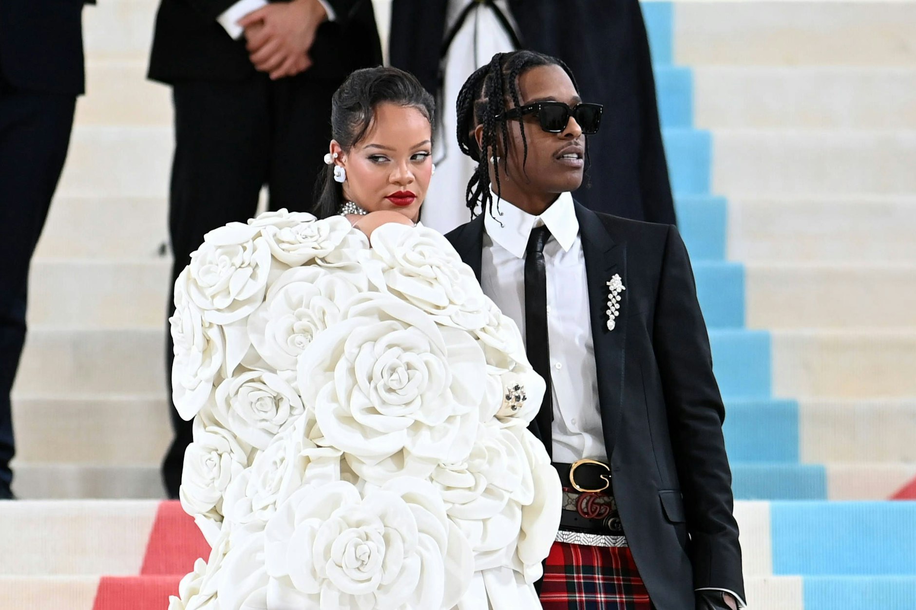 A$AP Rocky, hier mit seiner Freundin Rihanna auf der Met Gala 2023, fällt stets auf.