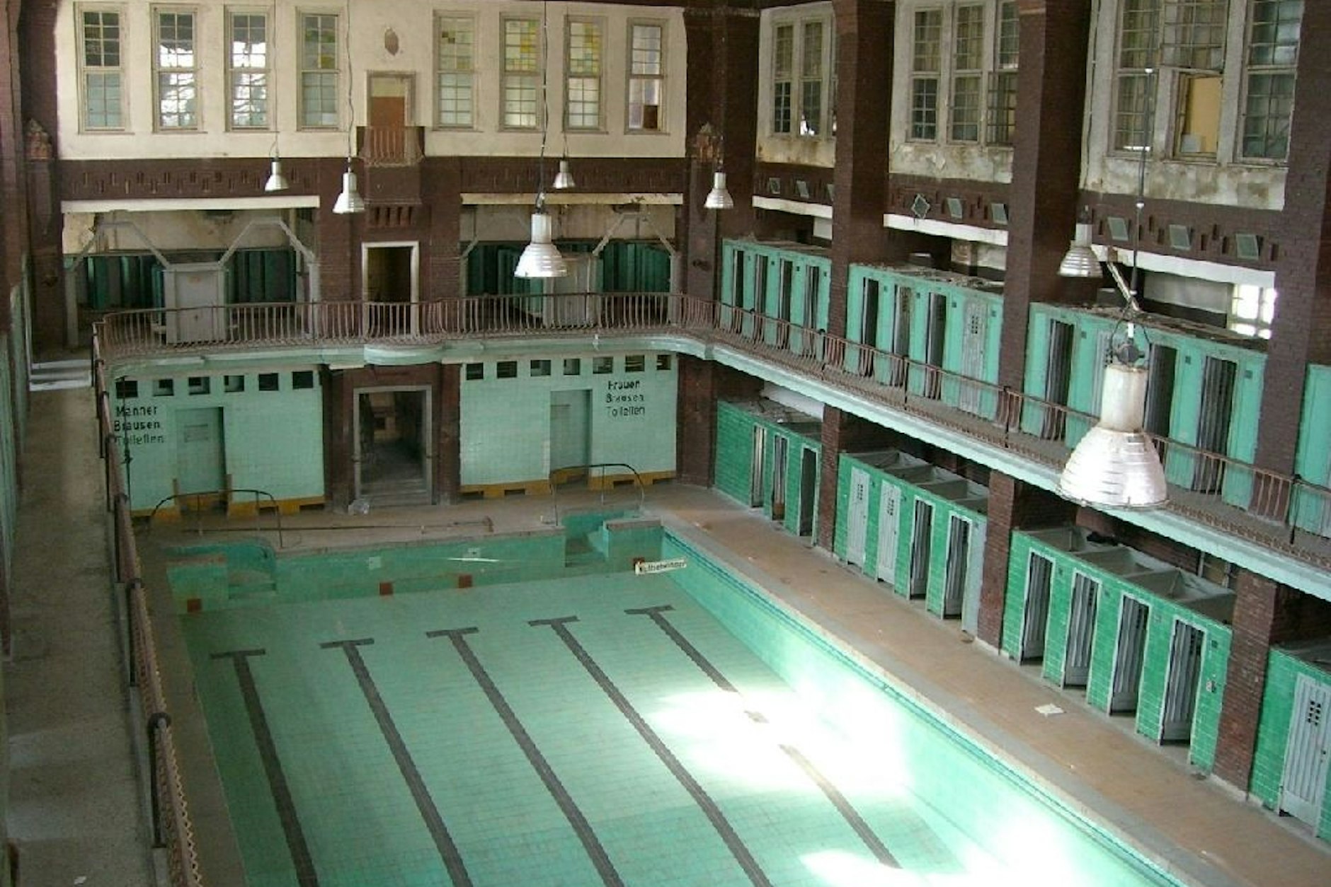 Das Hubertusbad in Lichtenberg soll nach Jahrzehnten des Verfalls wieder zum Leben erweckt werden.