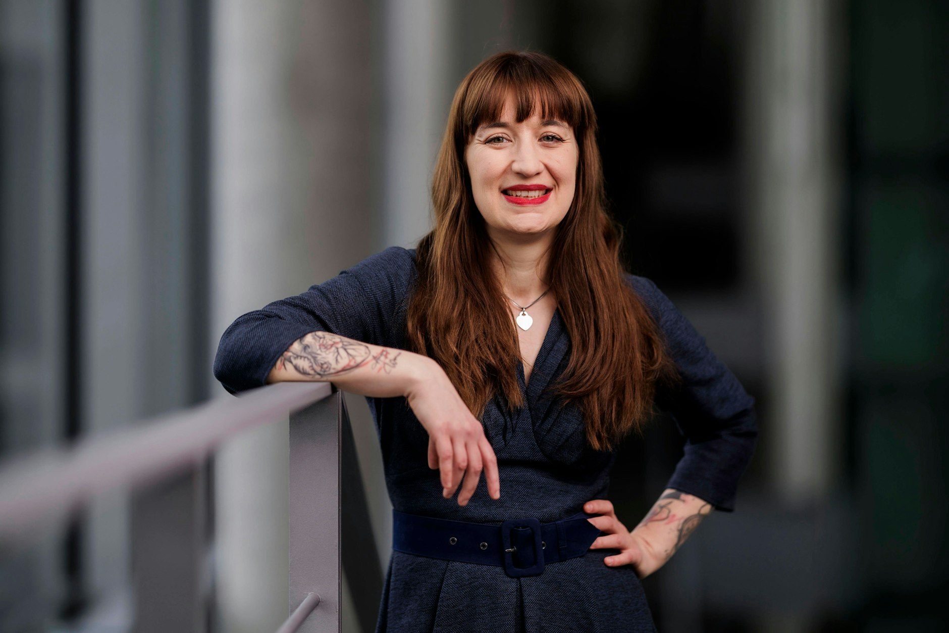 Heidi Reichinnek fordert dazu auf, den Kapitalismus zu stürzen und einen demokratischen Sozialismus zu errichten.