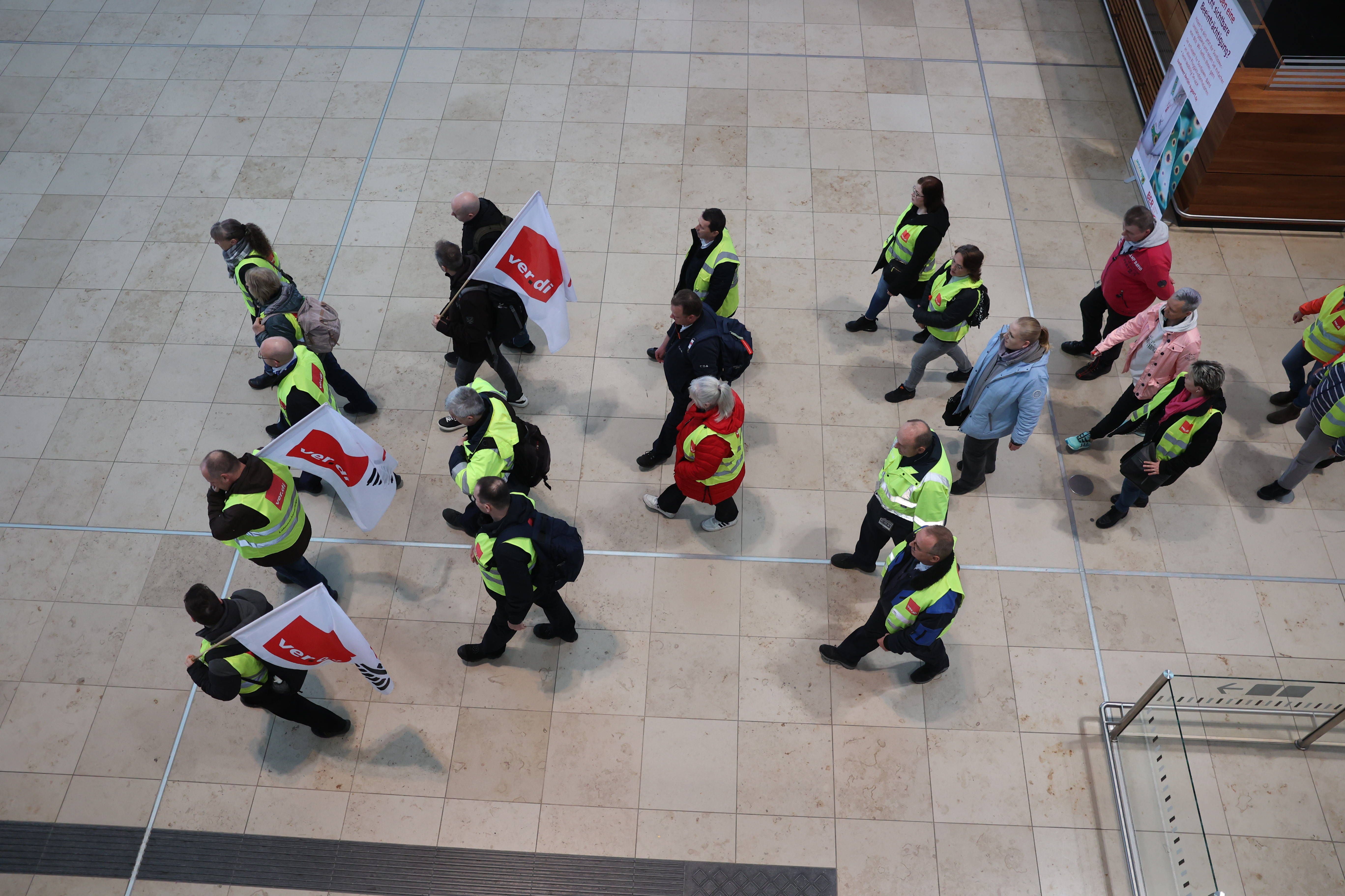 Fünf-Tage-Streik sorgt für Ärger am BER – dabei streiken nur 25 Leute!