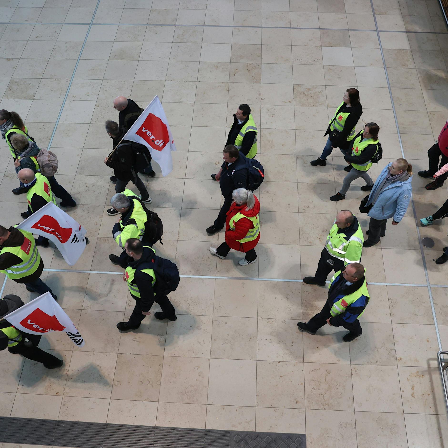 Fünf-Tage-Streik sorgt für Ärger am BER – dabei streiken nur 25 Leute!