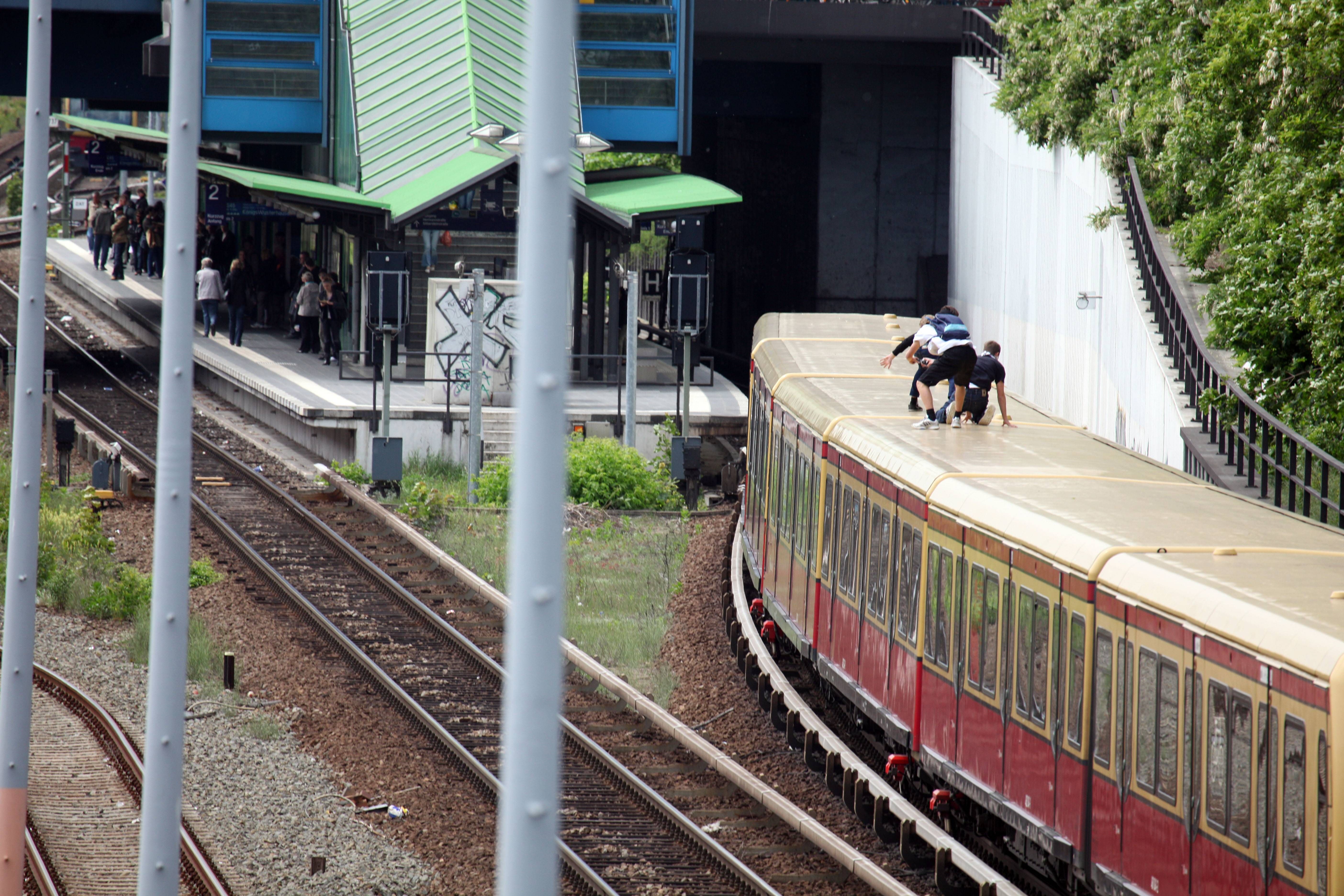 Zwei Tote allein letzte Woche – und wieder ein S-Bahn-Surfer geschnappt!