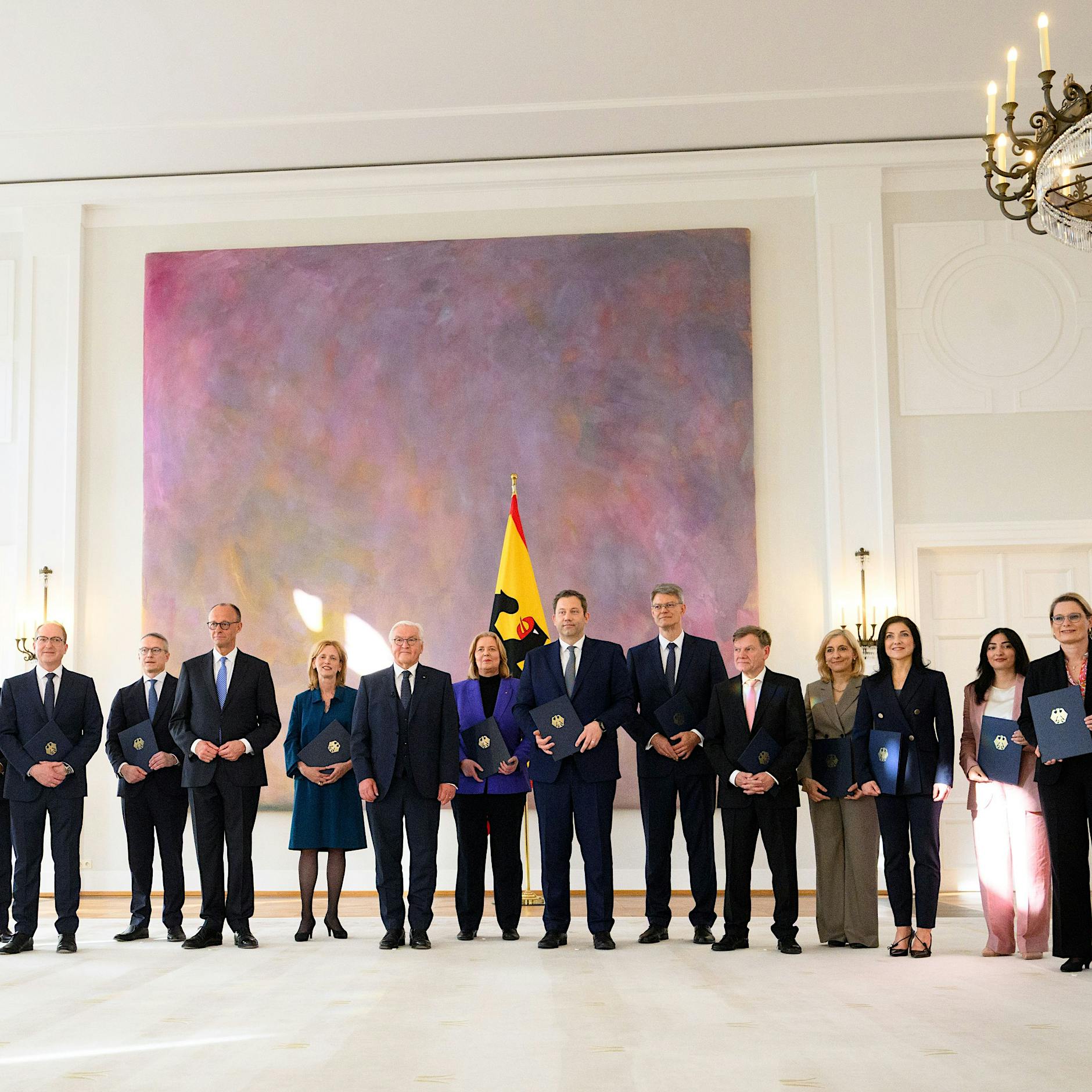 Neue Regierung in der Stilkritik: So schneiden Merz, Klingbeil und Co. bei der Vereidigung ab