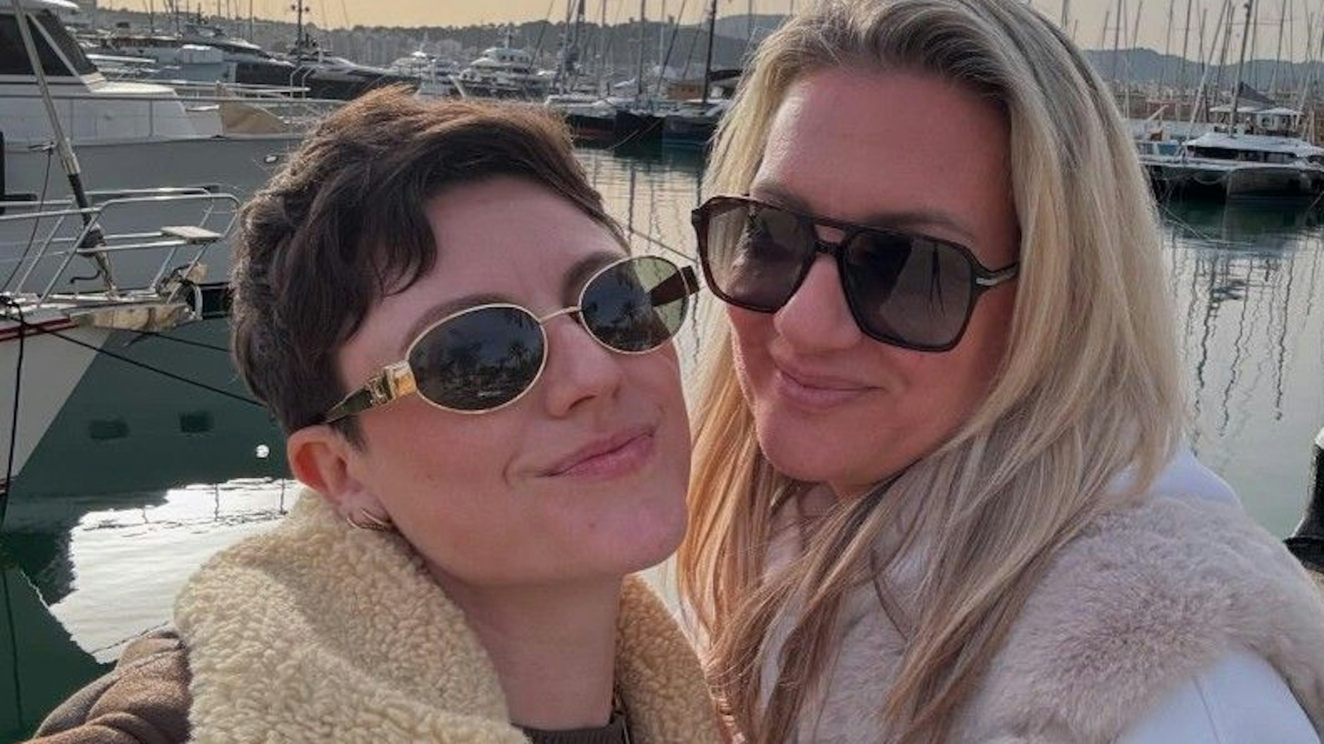 Comedienne Tahnee (Links) und ihre Ehefrau Juliette Schoppmann.