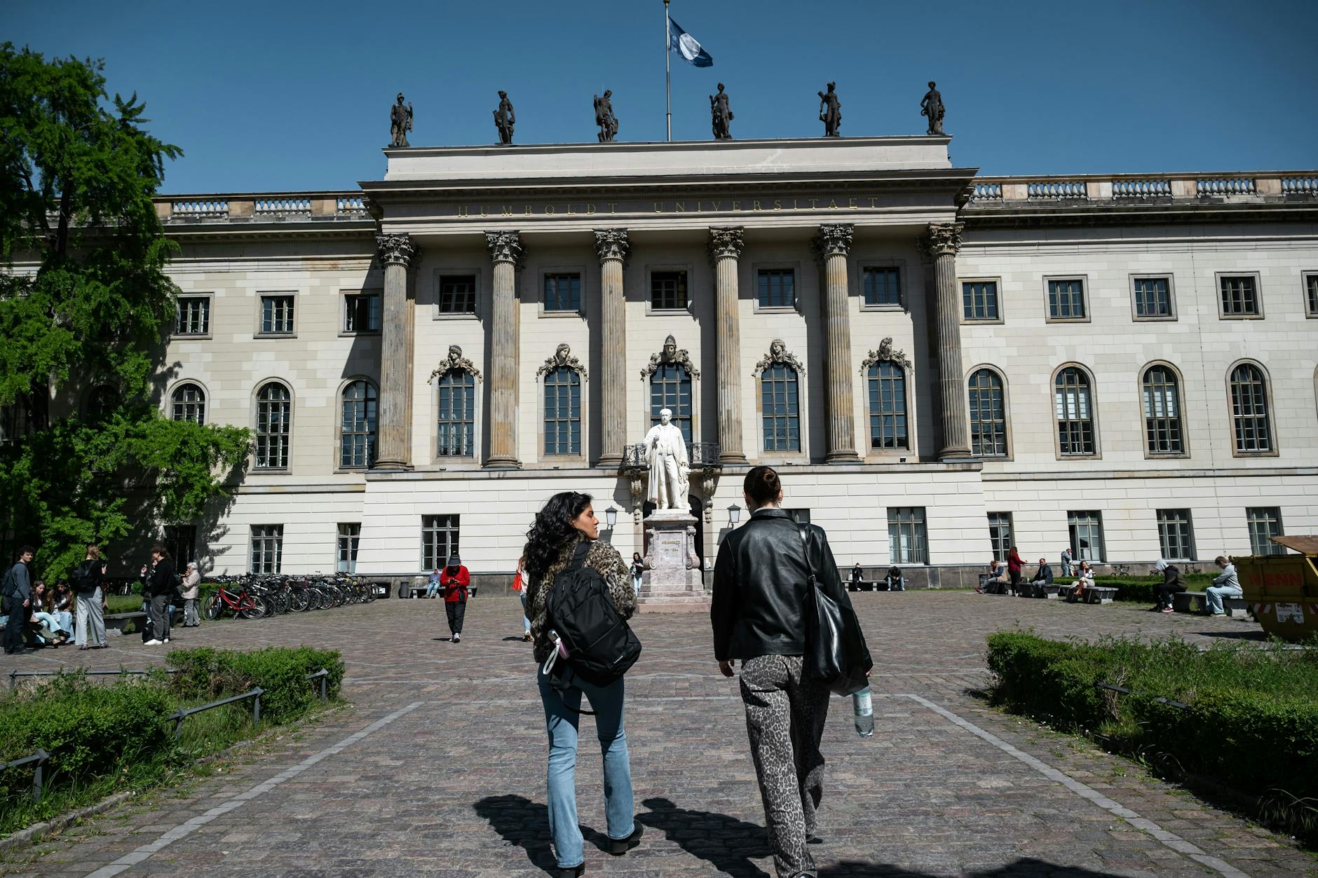 Deutschland hat eine neue Bundesregierung – doch Berliner Studenten sind skeptisch.