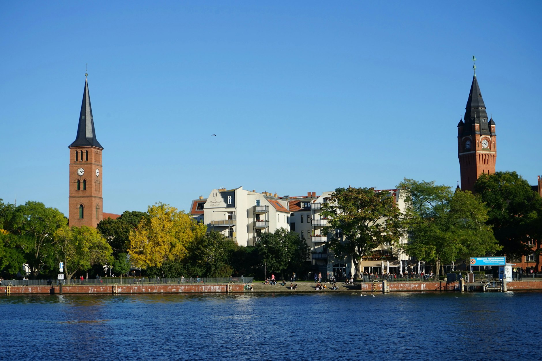 In der Altstadt Köpenick liegt zwischen Kirche und Rathaus entlang des Wassers das Luisenhain. Das wird jetzt zur Baustelle. 
