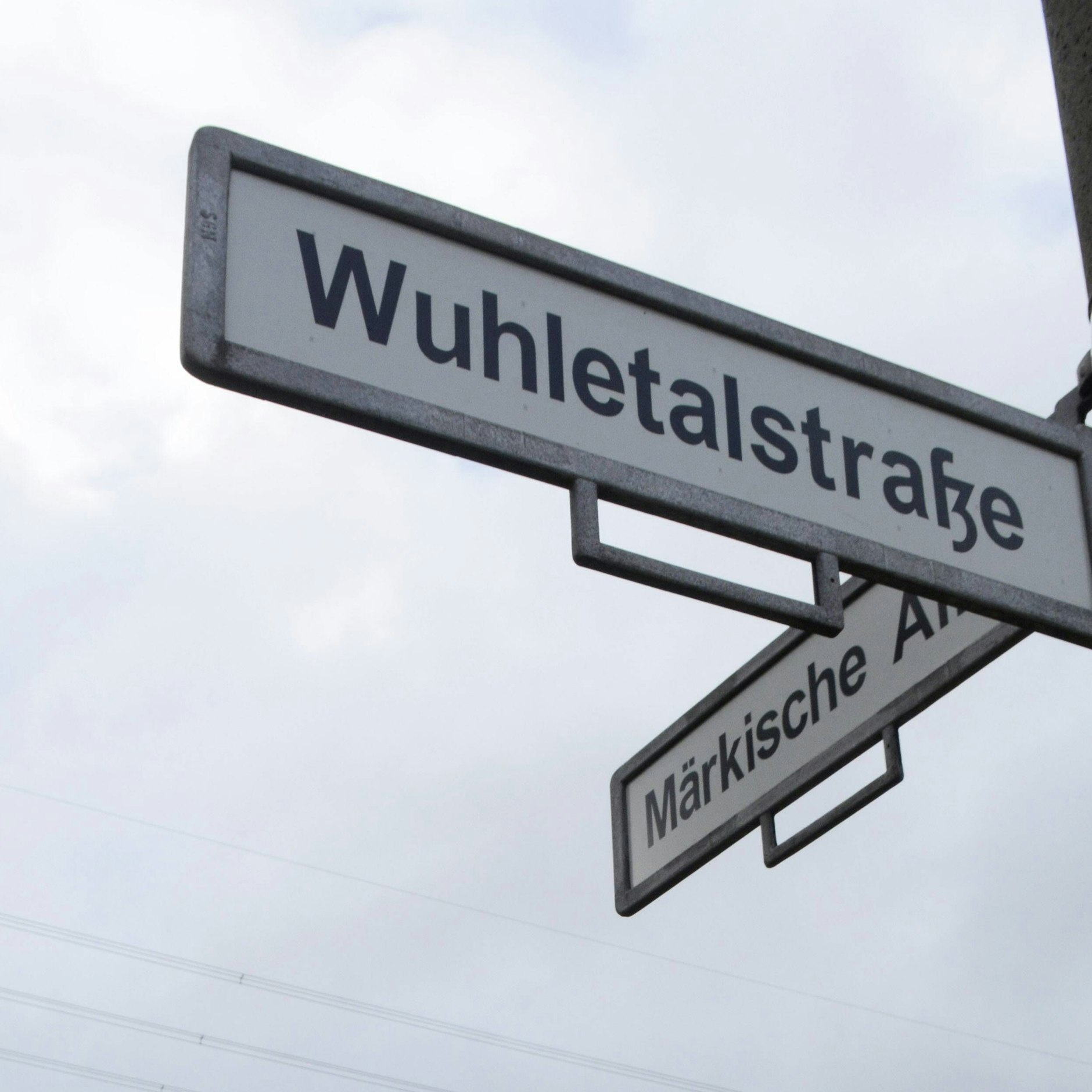 Die Wuhletalstraße ist bis ca. Mitte Juni zwischen der Märkischen Allee und der Kemberger Straße komplett gesperrt. 
