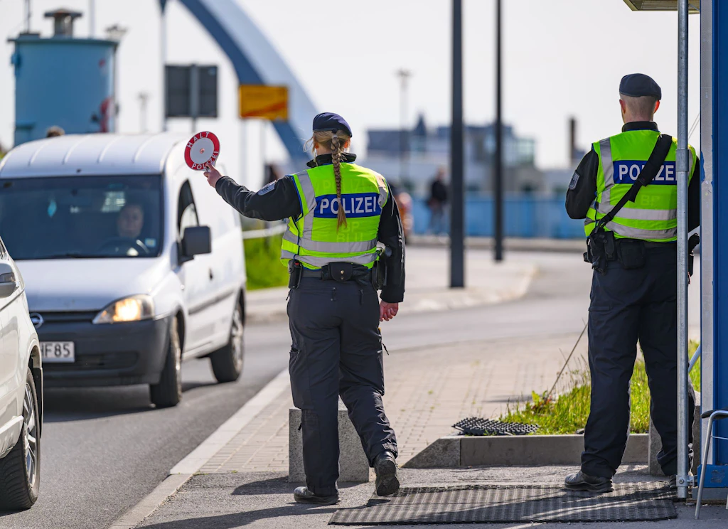 An Tag eins schließt Dobrindt die Grenzen für Asylsuchende: Wird nun wirklich zurückgewiesen?