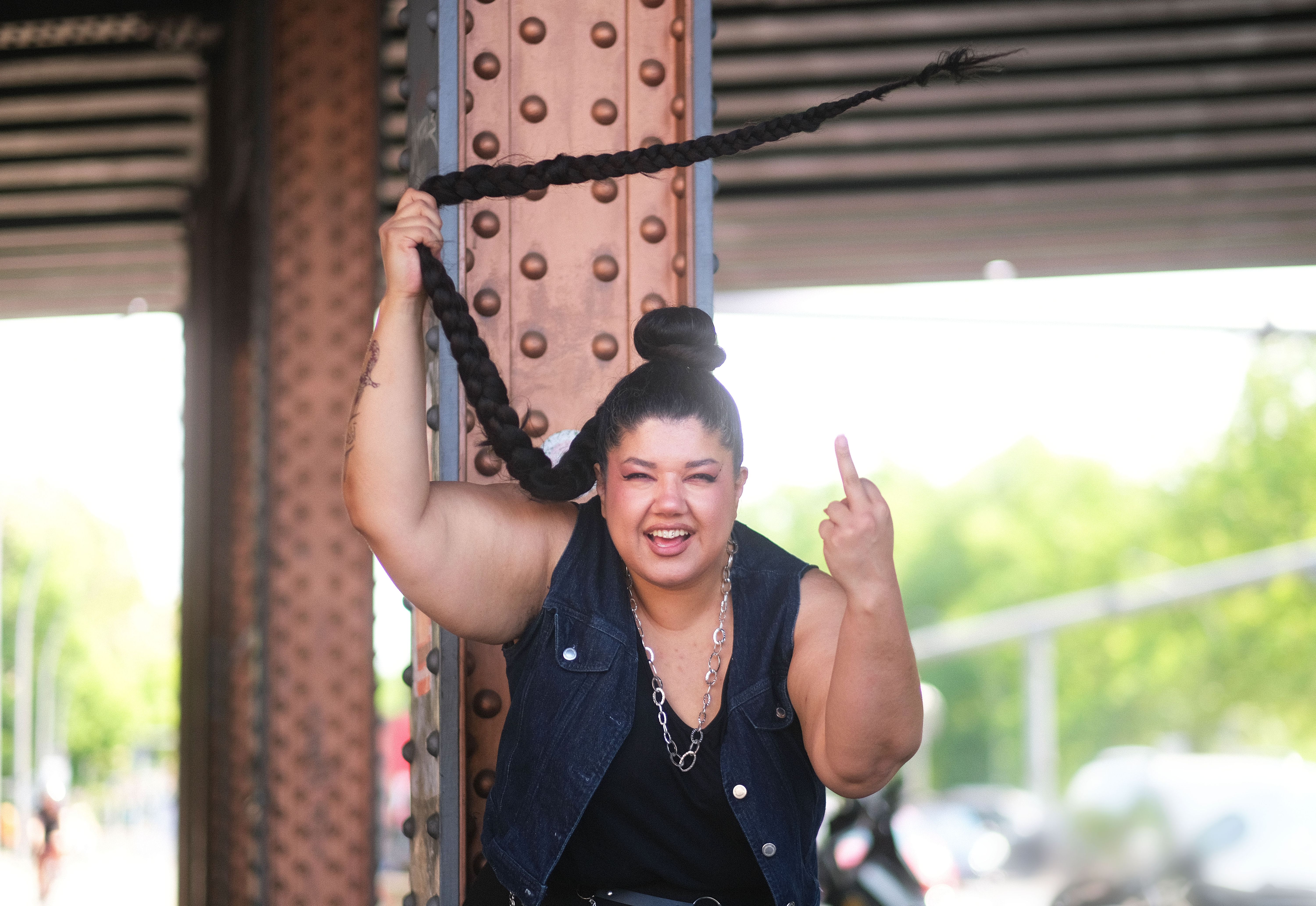 Berliner Musikerin Faravaz und ihr Debütalbum „Azadi“: Ein Mittelfinger gegen die Mullahs