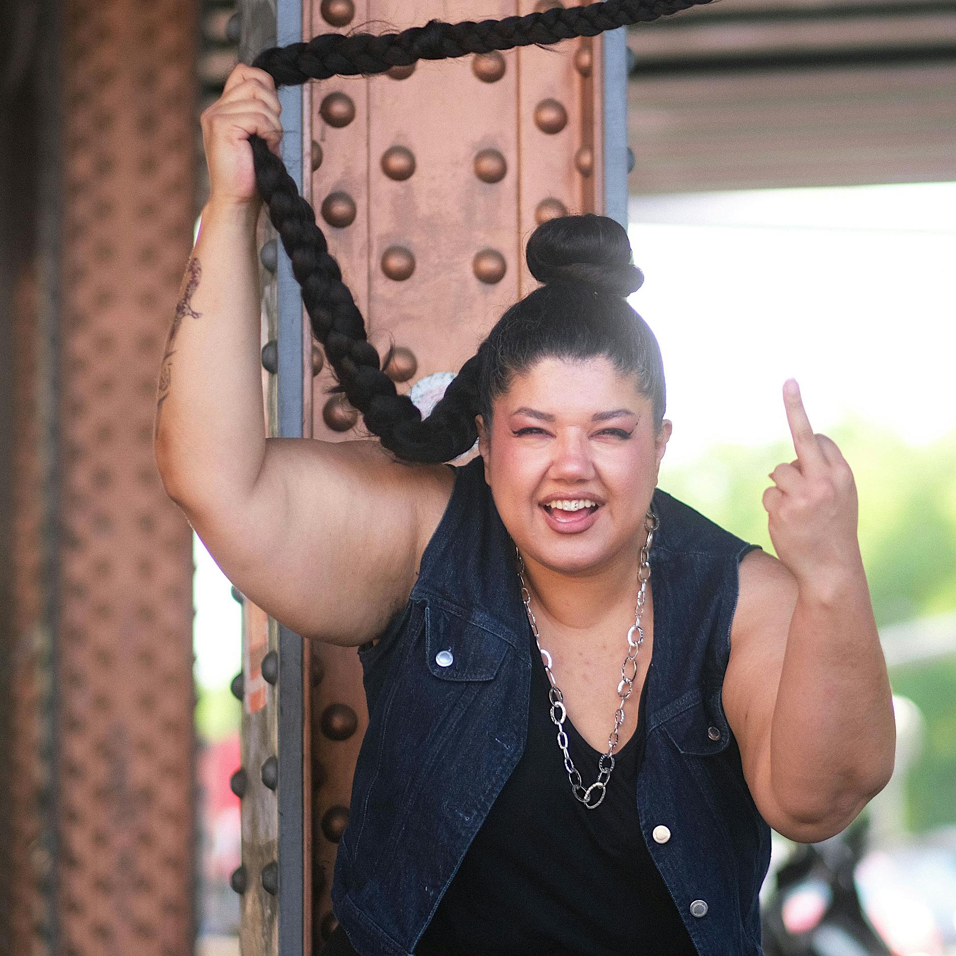 Berliner Musikerin Faravaz und ihr Debütalbum „Azadi“: Ein Mittelfinger gegen die Mullahs