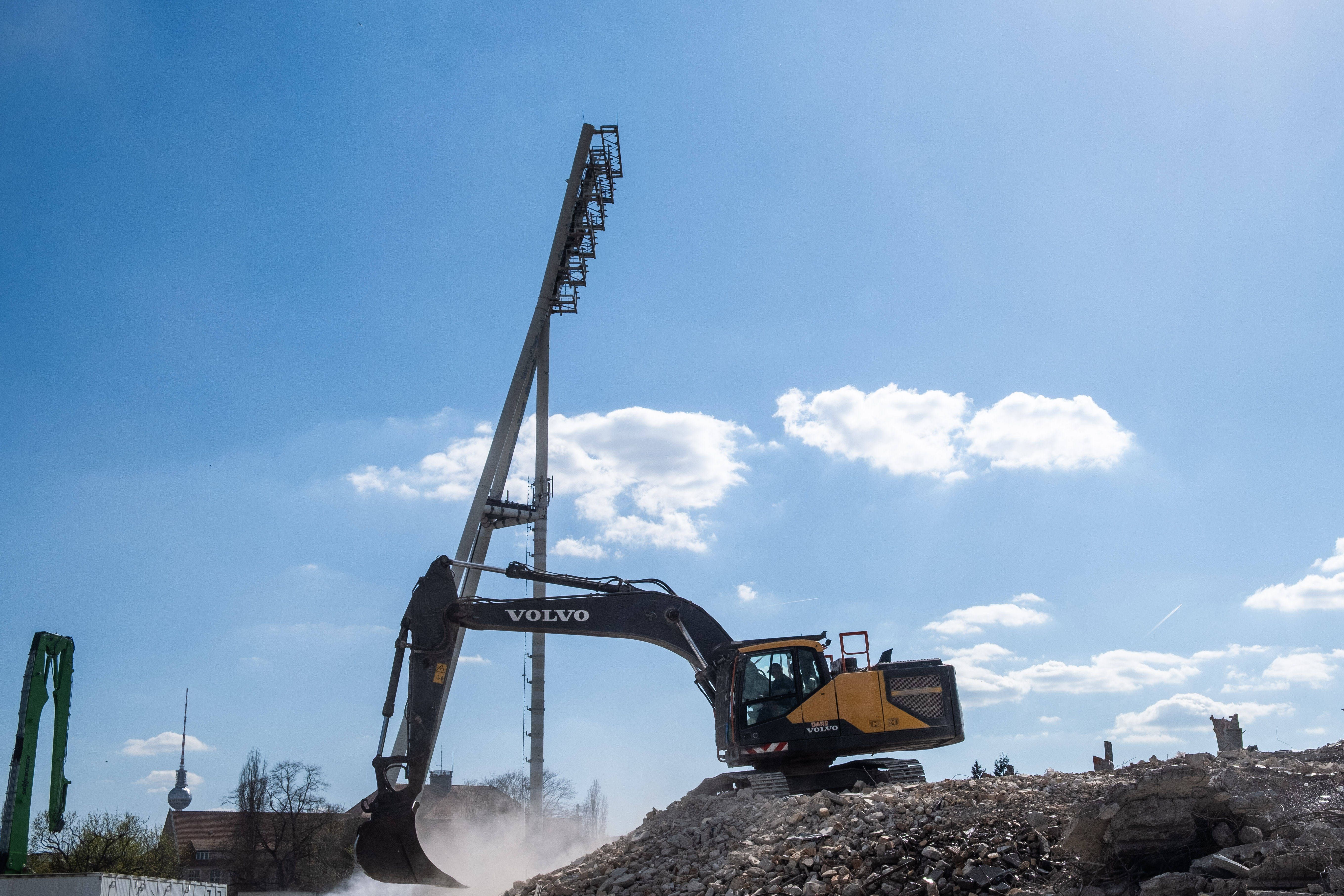 Asbest am Jahnstadion: Senat kontert mit DDR-Baupfusch auf Strafanzeige