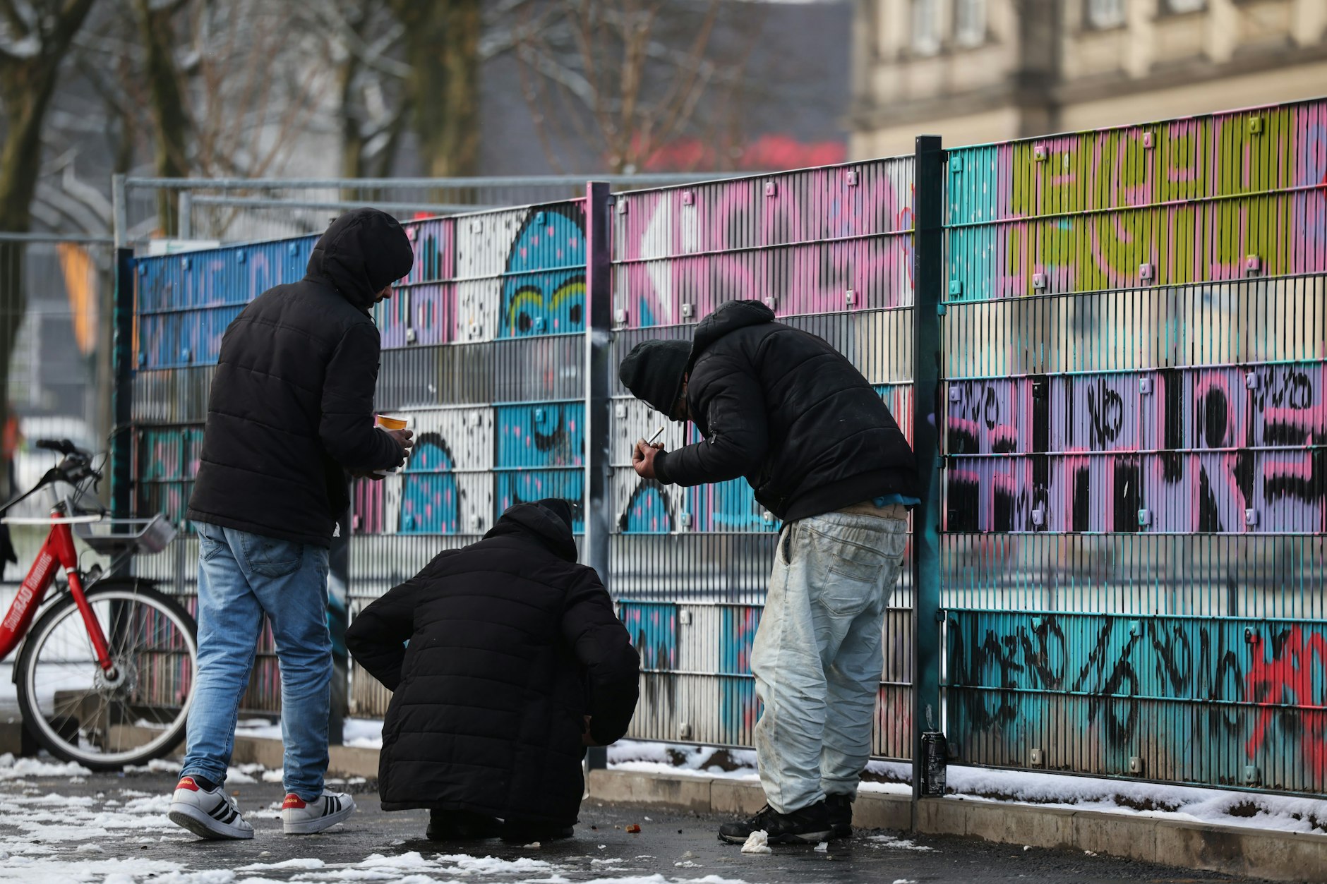 Suchtkranke Menschen in Hamburg. Auch in Berlin wappnet man sich gegen neue Drogen.