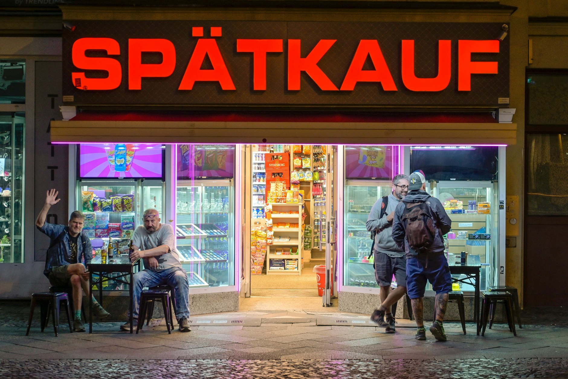 Spätkauf in der Joachimsthaler Straße. Am Feiertag müssen normale Spätis geschlossen bleiben.