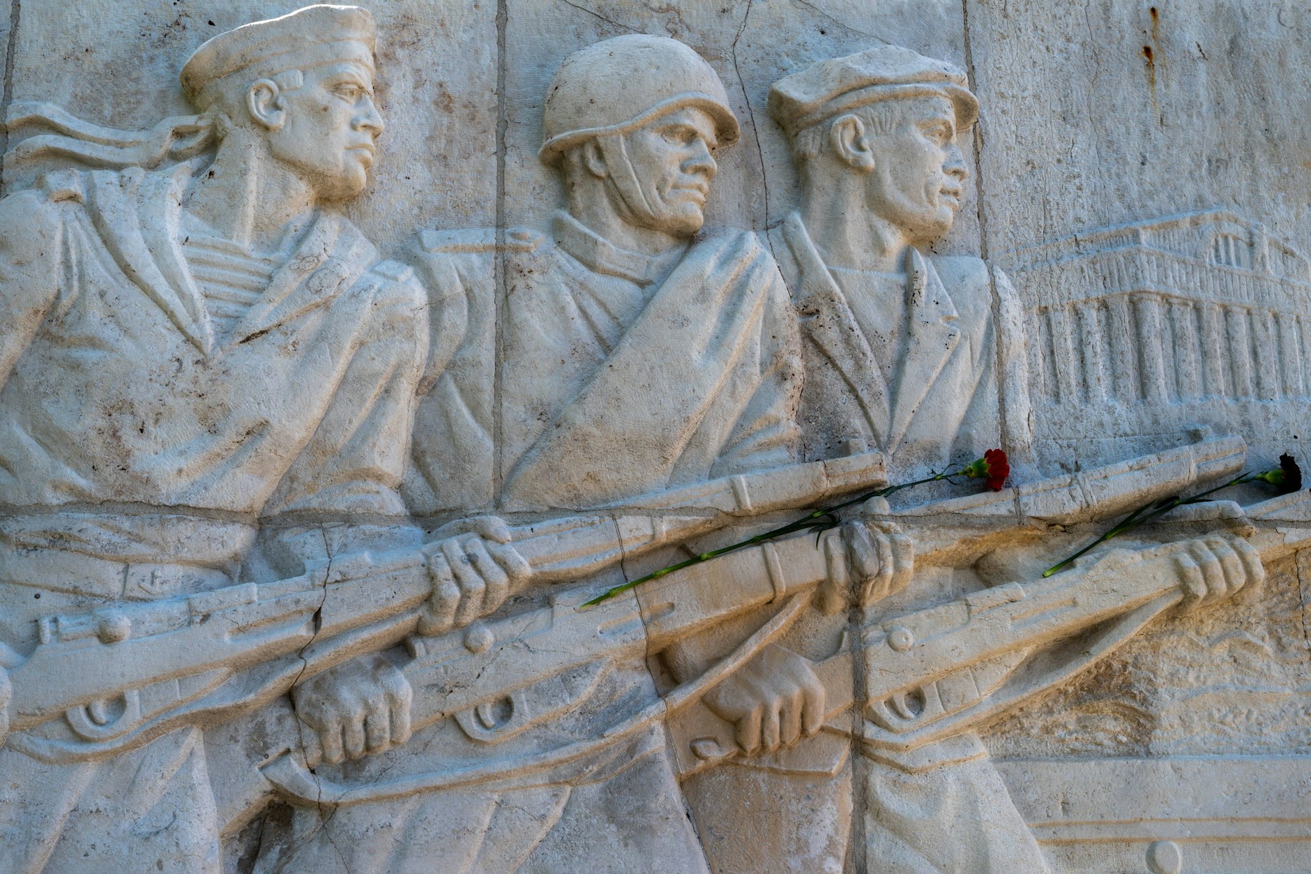 Das Sowjetische Ehrenmal im Treptower Park ist das größte Denkmal für die gefallenen Soldaten der Roten Armee in Deutschland – hier sind am 8. und 9. Mai sowjetischen Flaggen verboten. Was denken Sie darüber?