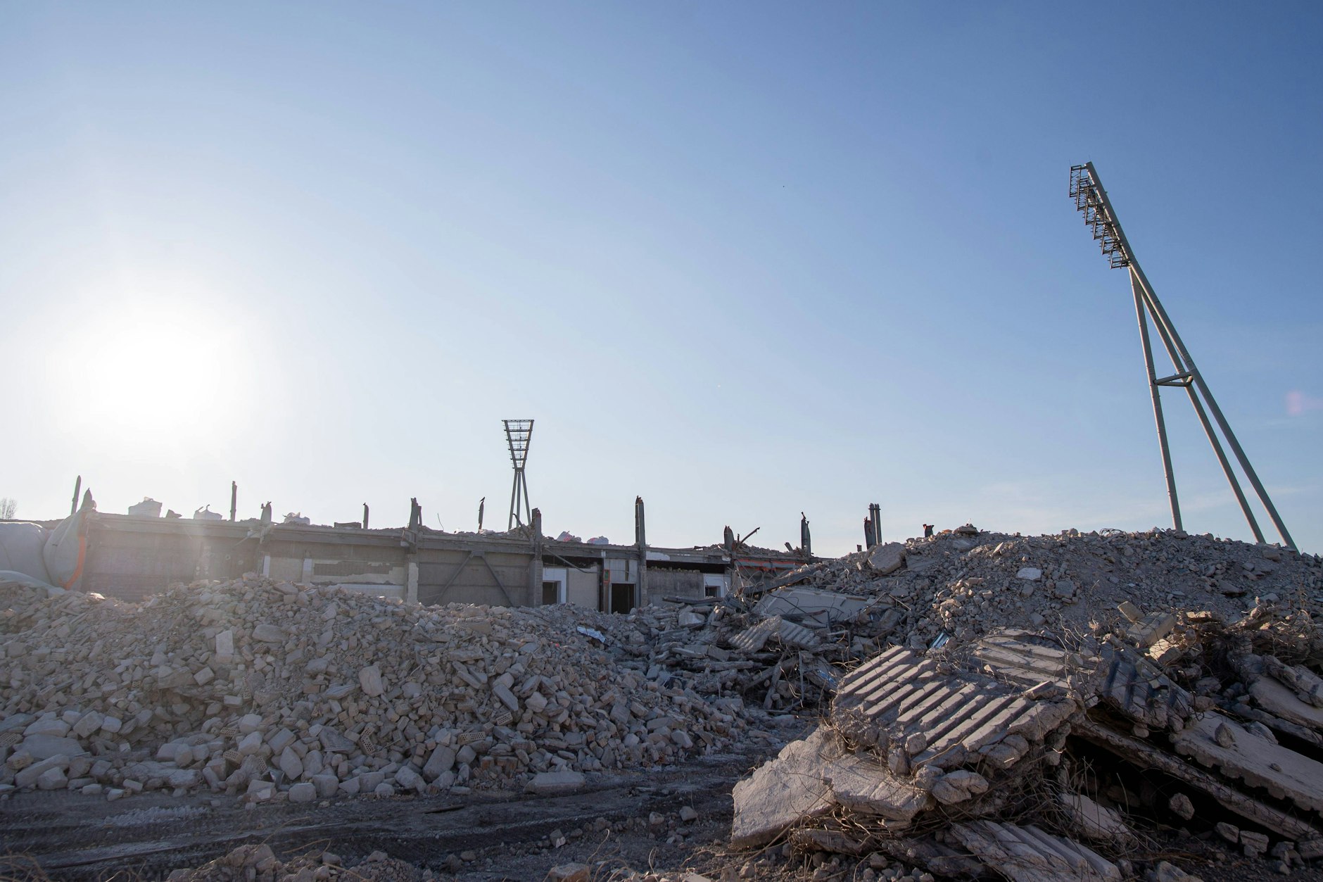 Die Schuttberge rund ums Jahnstadion sind mit Asbest verseucht. Und nun?