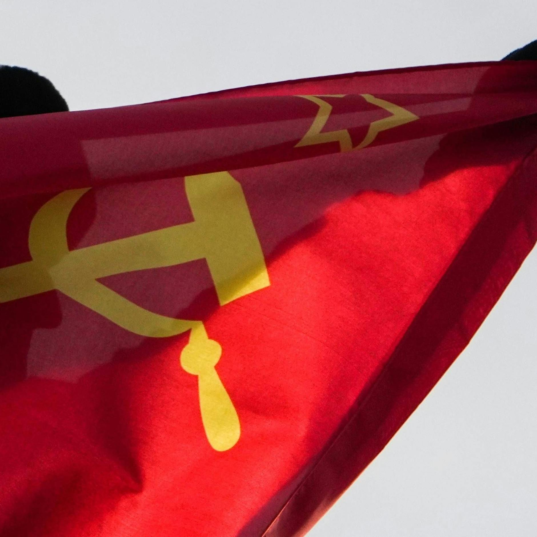 Verwaltungsgericht verbietet Sowjet-Flaggen in Berlin!