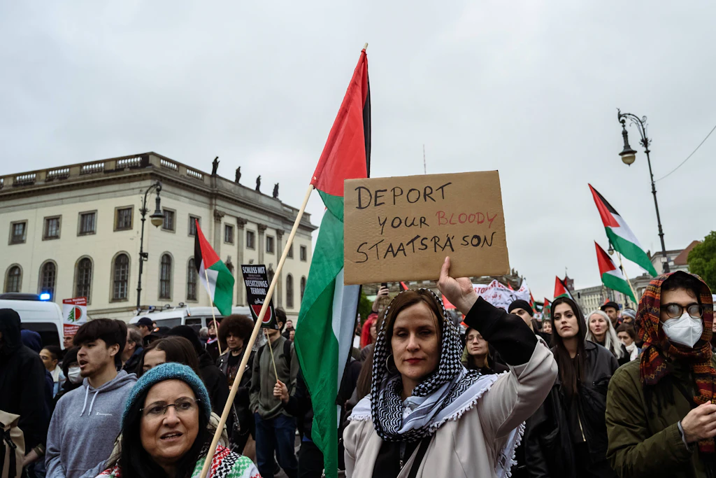 Abschiebung von EU-Bürgern wegen Pro-Palästina-Protesten? Berliner Gericht hält dagegen