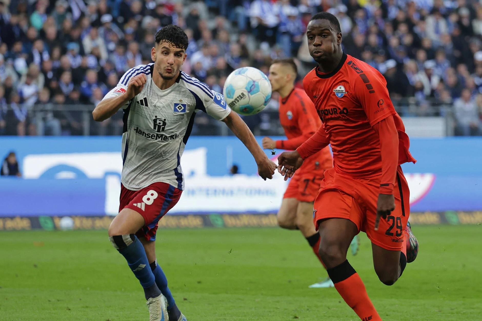 Ilyas Ansah (20, r.) rockt mit dem SC Paderborn die Zweite Liga. Der 1. FC Union soll im Poker um den Außenstürmer die besten Karten haben.