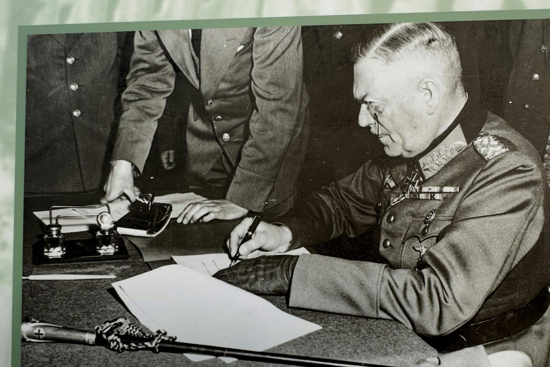 Wilhelm Keitel kapituliert in Karlshorst.