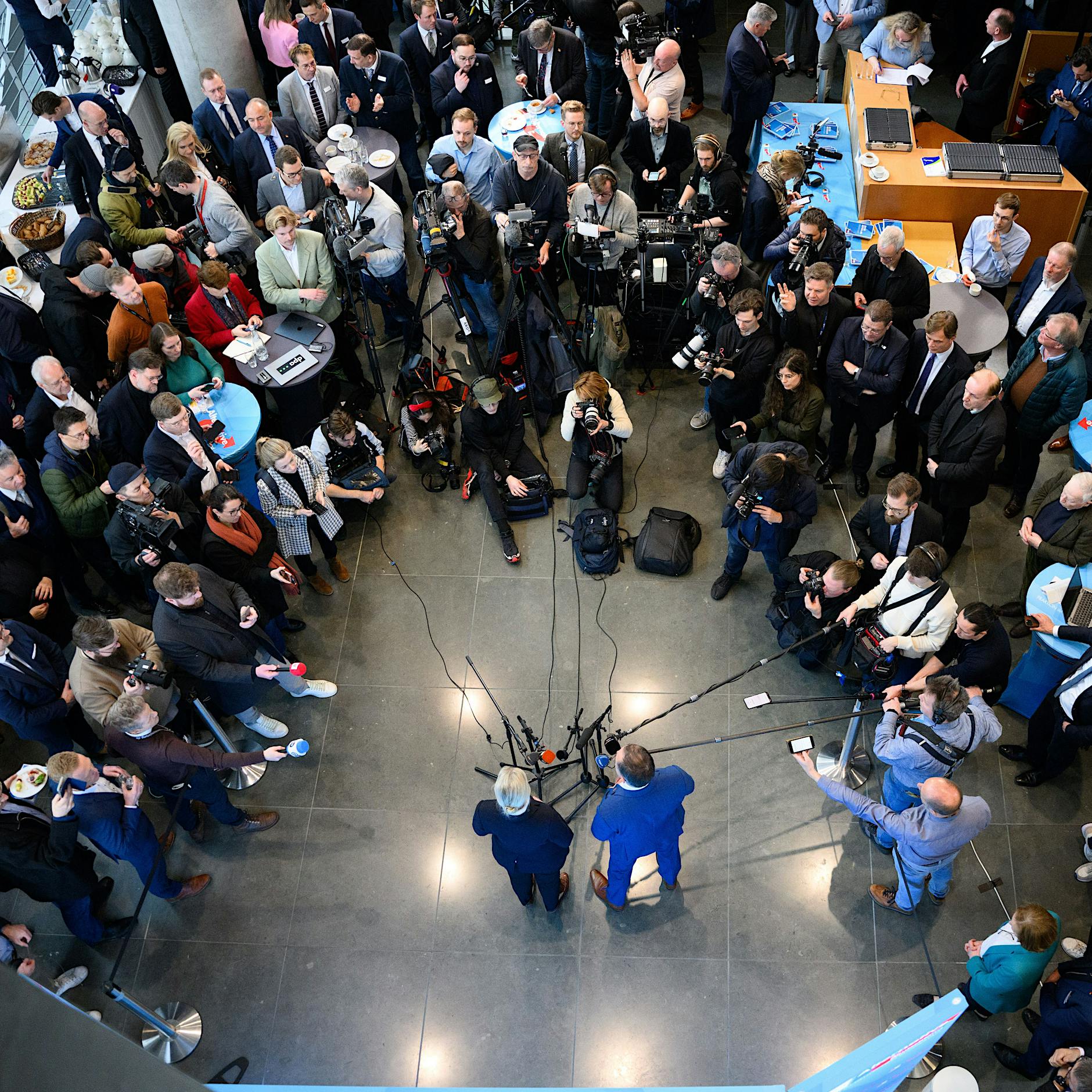 Der Verfassungsschutz stuft hoch, Journalisten folgen: Ändern die Medien ihren Umgang mit der AfD?