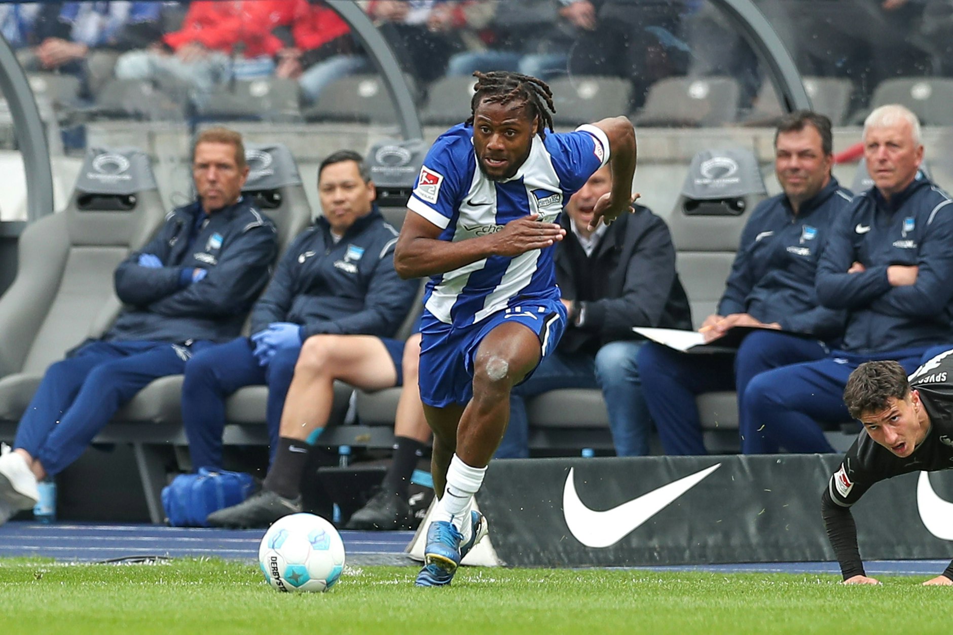 Vorzeigekämpfer Deyo Zeefuik pokert gerade mit Hertha BSC um einen neuen Vertrag.