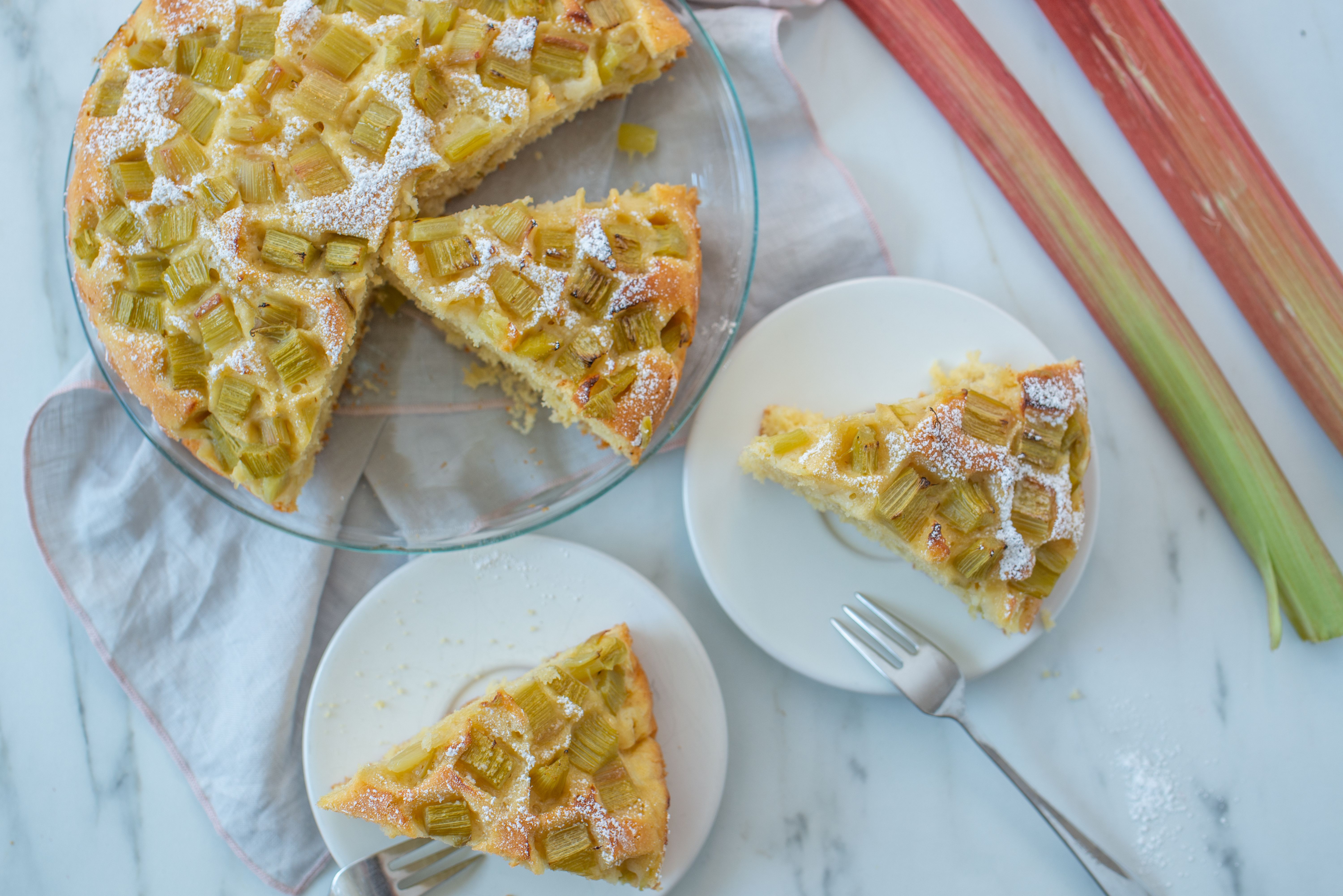 Was machen mit Rhabarber? Die Rezepte unserer 7 beliebtesten Rhabarberkuchen