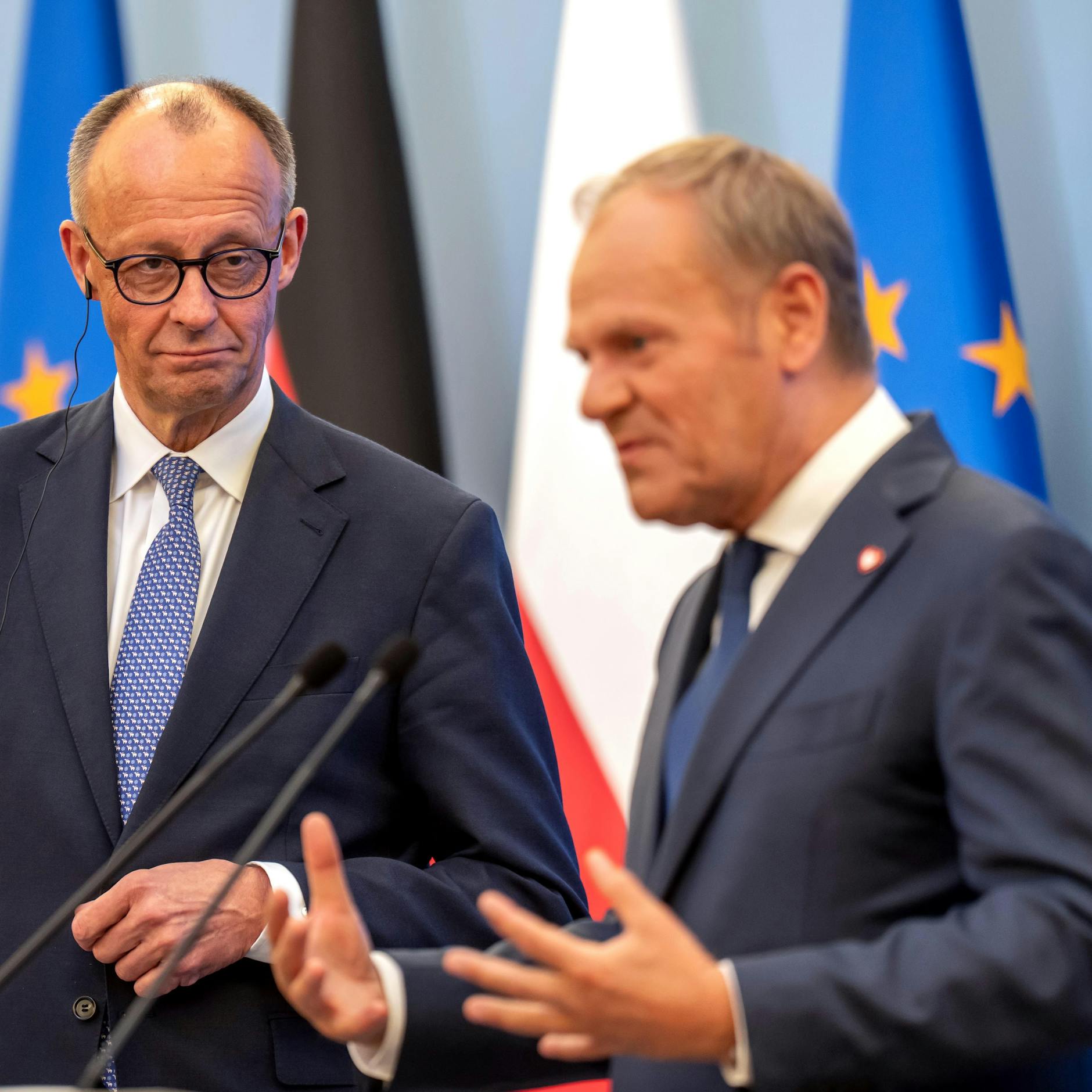 Image - Migration: Friedrich Merz und Donald Tusk veranstalten eine Show an den Grenzen