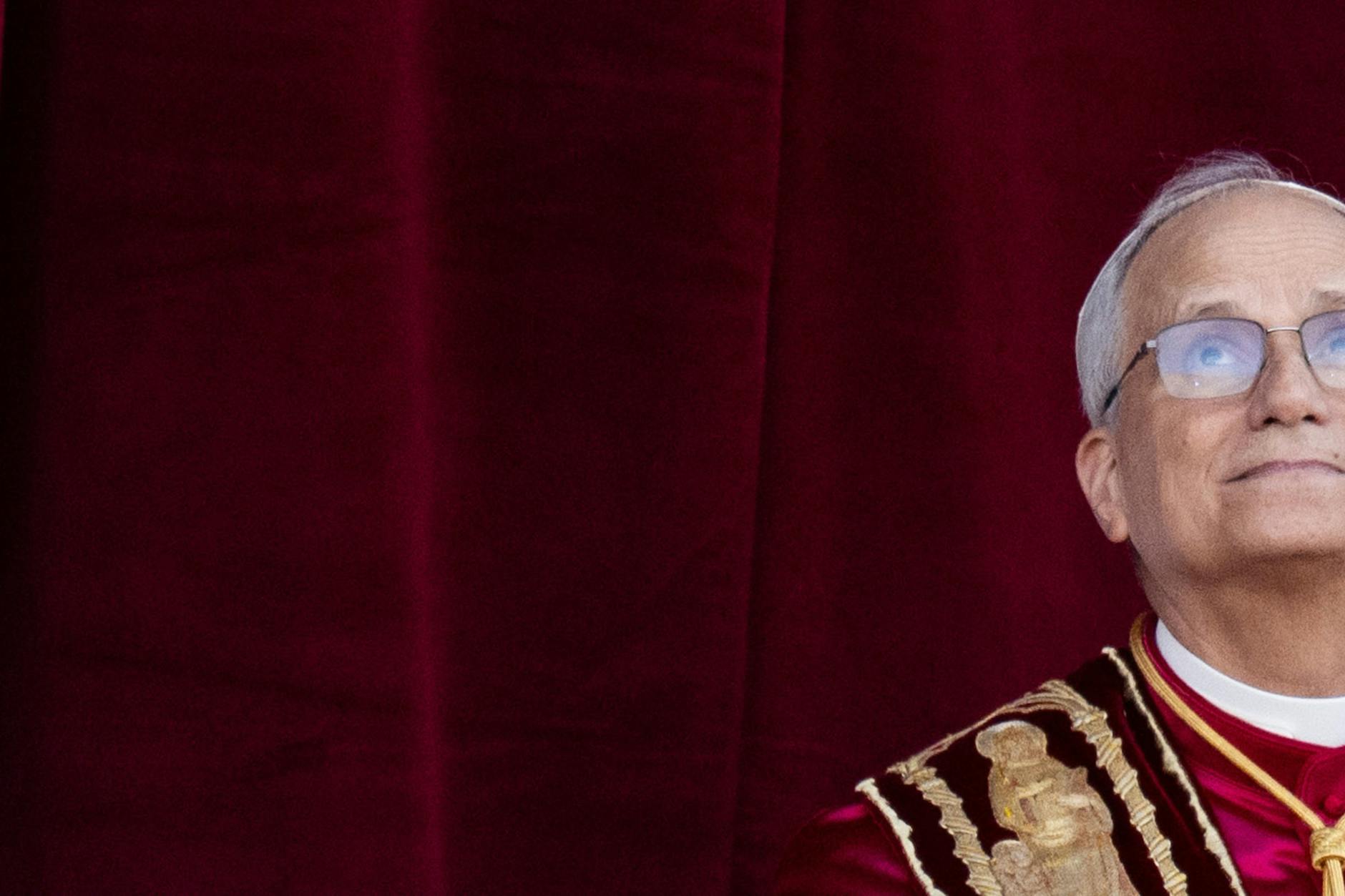 Der neu gewählte Papst Leo XIV., der Amerikaner Robert Prevost, erscheint nach dem Konklave auf dem Balkon des Petersdoms im Vatikan.