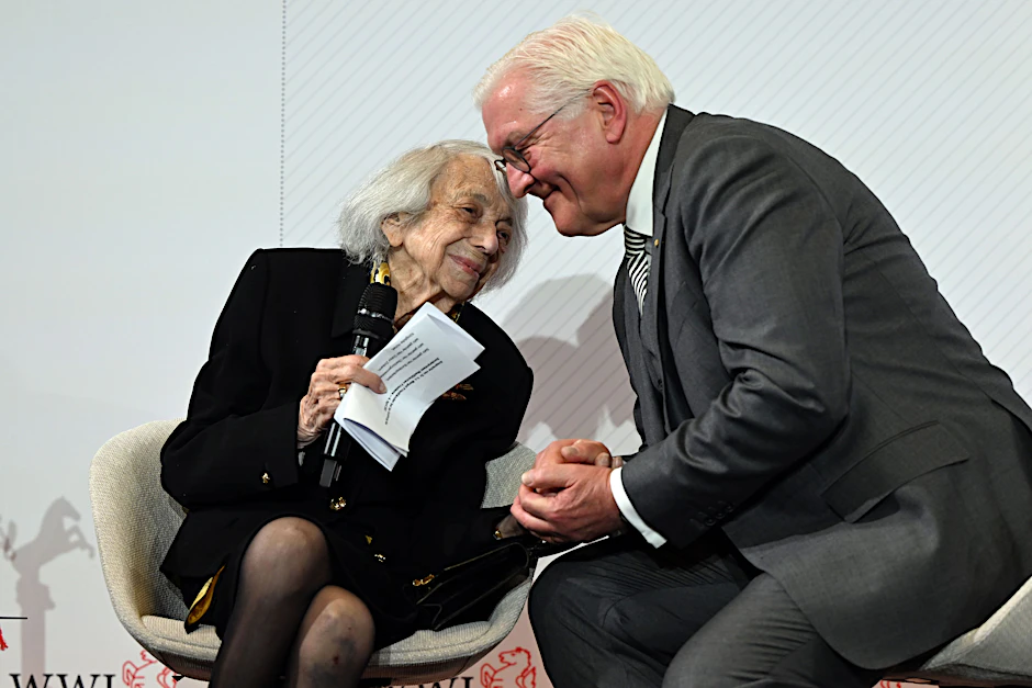 Bundespräsident Frank-Walter Steinmeier mit Margot Friedländer
