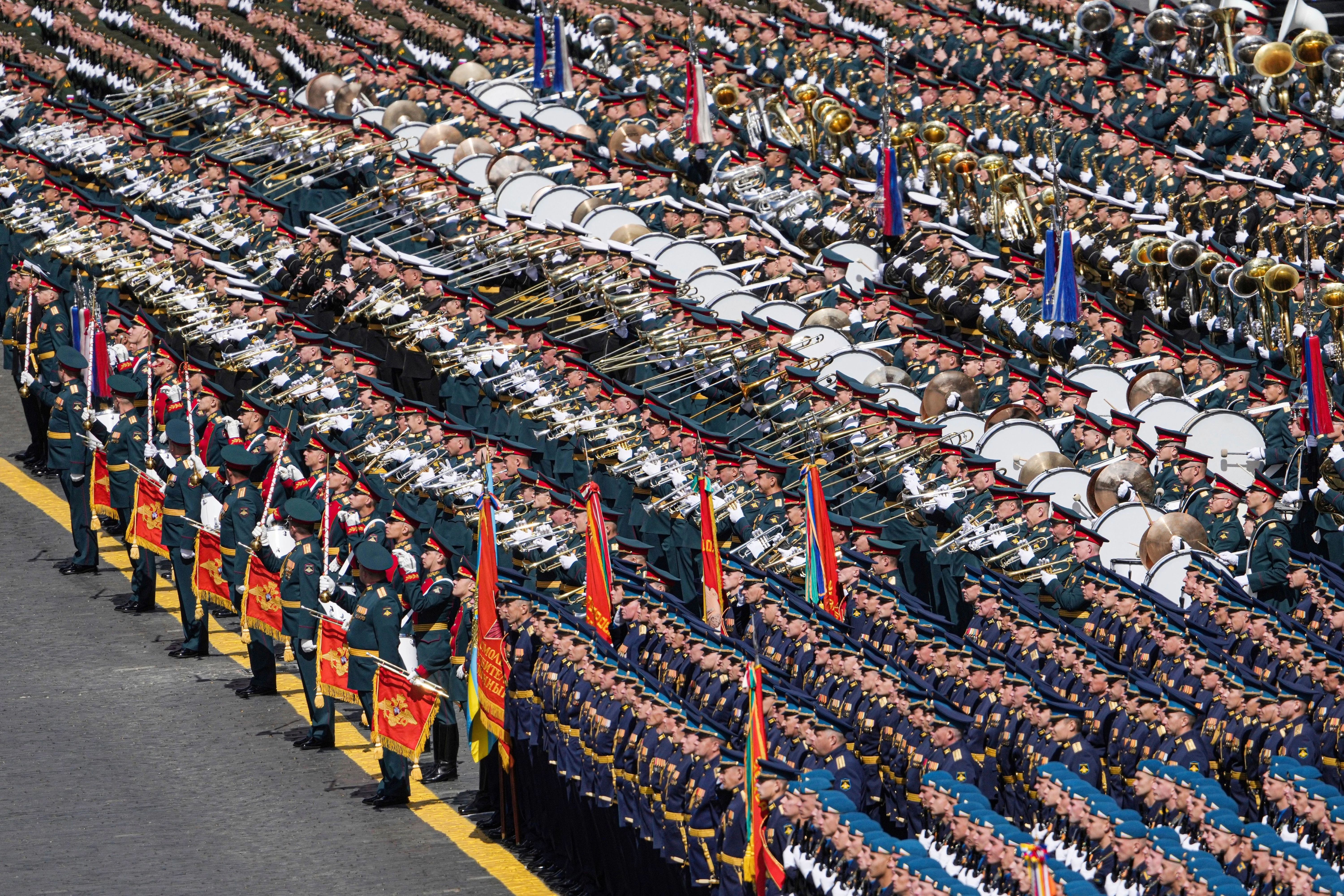 Russische Soldaten nehmen an der Militärparade zum Tag des Sieges teil. Anlass ist der 80. Jahrestag des Sieges der Sowjetunion über Nazi-Deutschland im Zweiten Weltkrieg. 