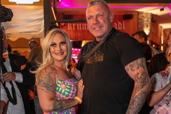 „Goodbye Deutschland“-Paar Caro und Andreas Robens bei einem Event im April 2023.