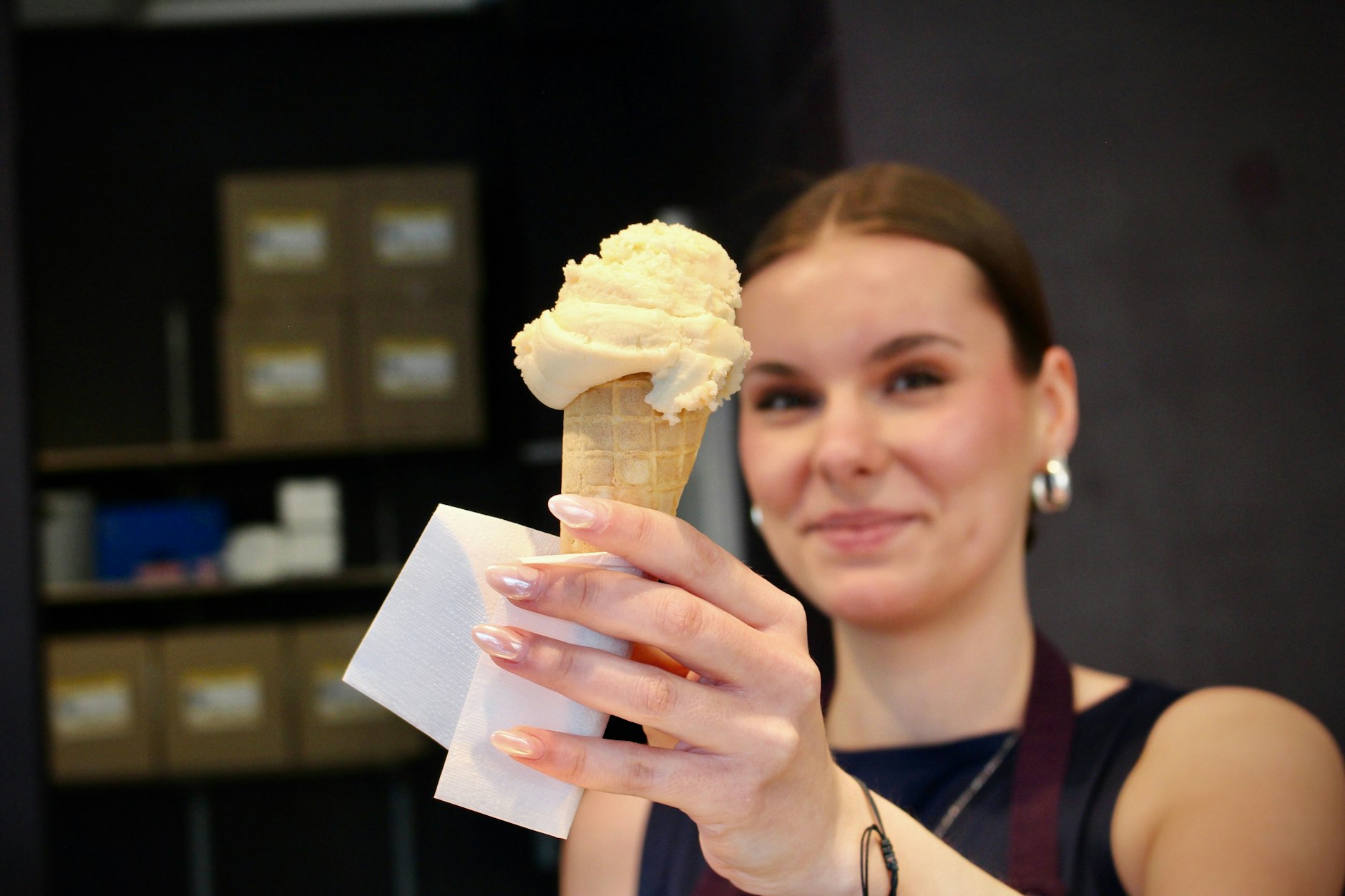 Eis mit Fleisch in Friedrichshain. Bei Luisa fragen die Kunden oft nach der speziellen Sorte.