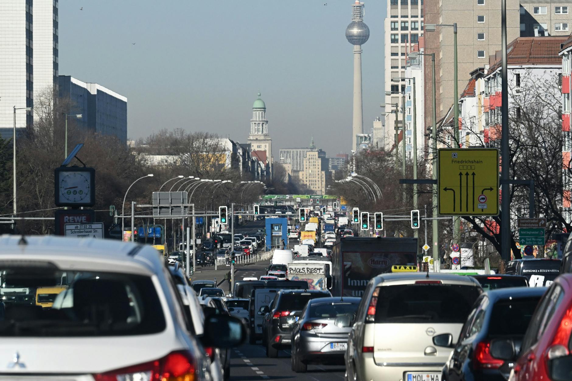 Stillstand in der Hauptstadt: Am Wochenende drohen Berlin mehrere Verkehrsprobleme – HIER die Übersicht! (Symbolfoto)