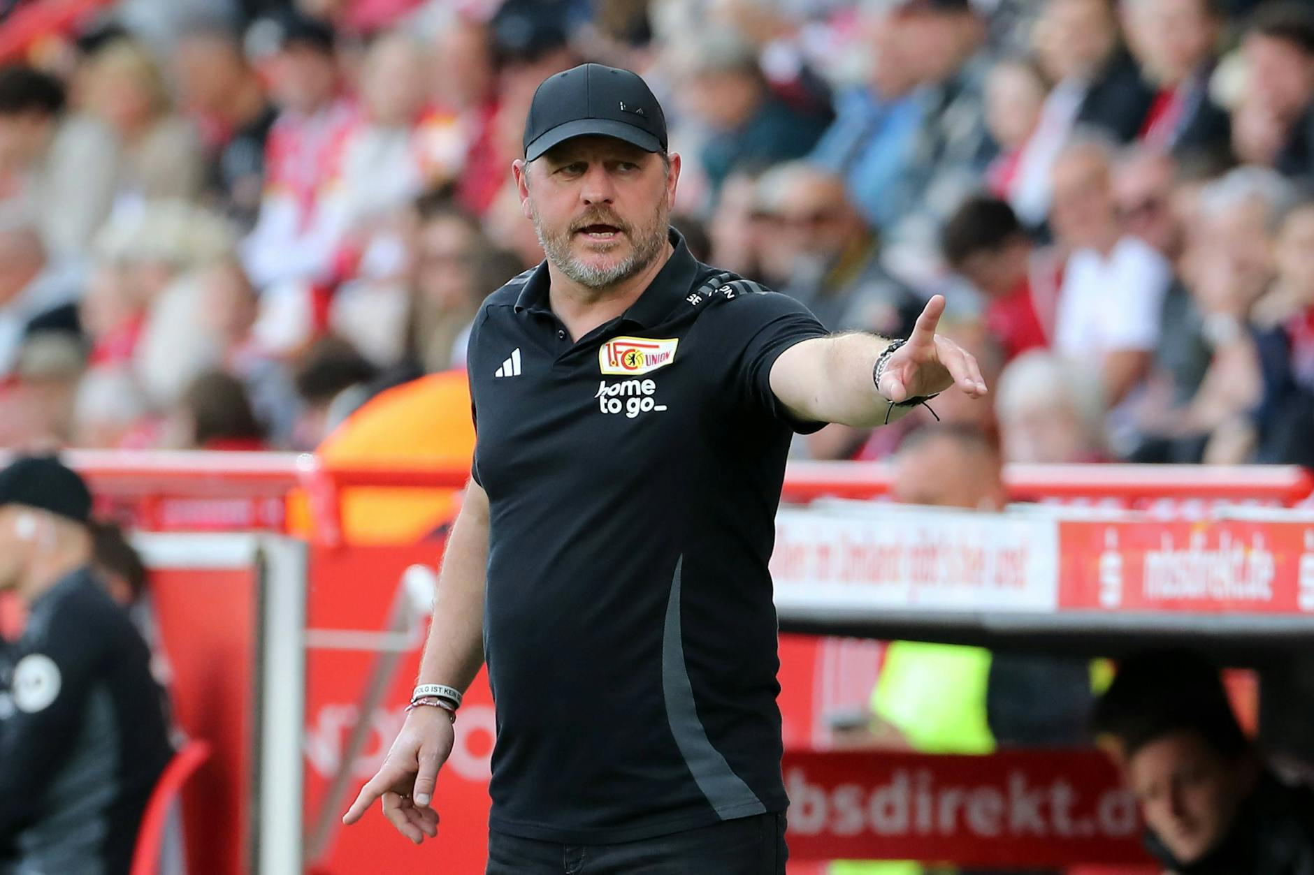 Union-Trainer Steffen Baumgart hat der 0:3-Heimblamge gegen Heidenheim jede Menge Redebedarf mit seinen Spielern.