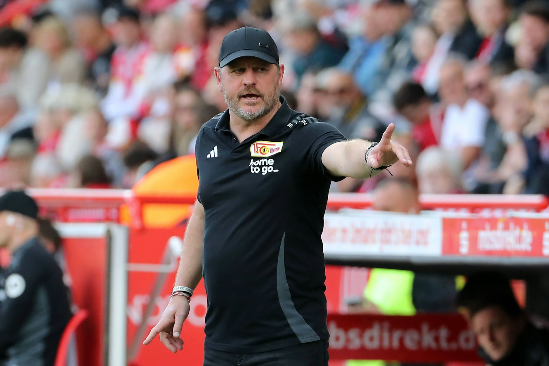 Union-Trainer Steffen Baumgart hat der 0:3-Heimblamge gegen Heidenheim jede Menge Redebedarf mit seinen Spielern.