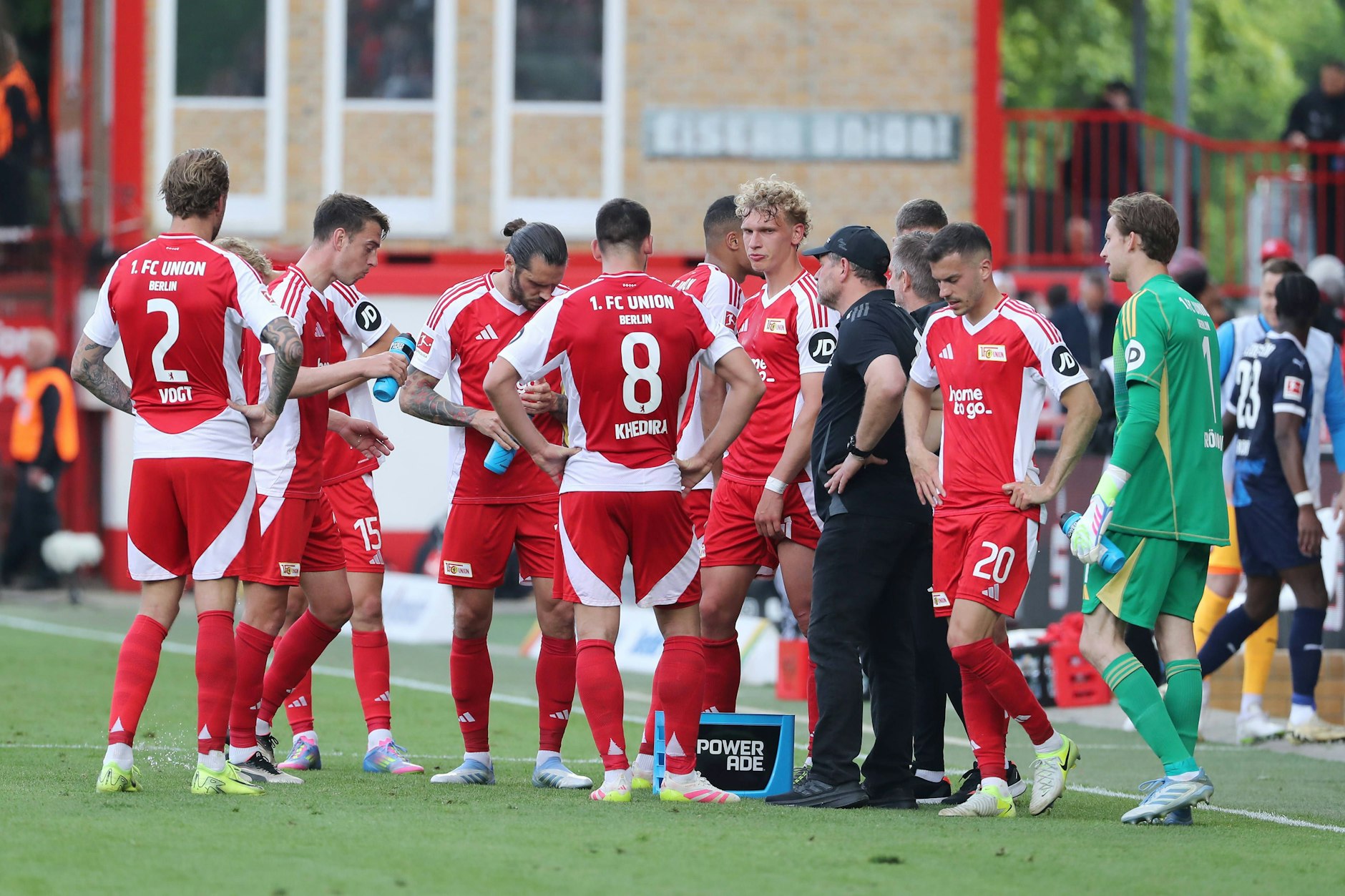 Ratlose Gesichter beim 1. FC Union nach dem 0:3 gegen den 1. FC Heidenheim.