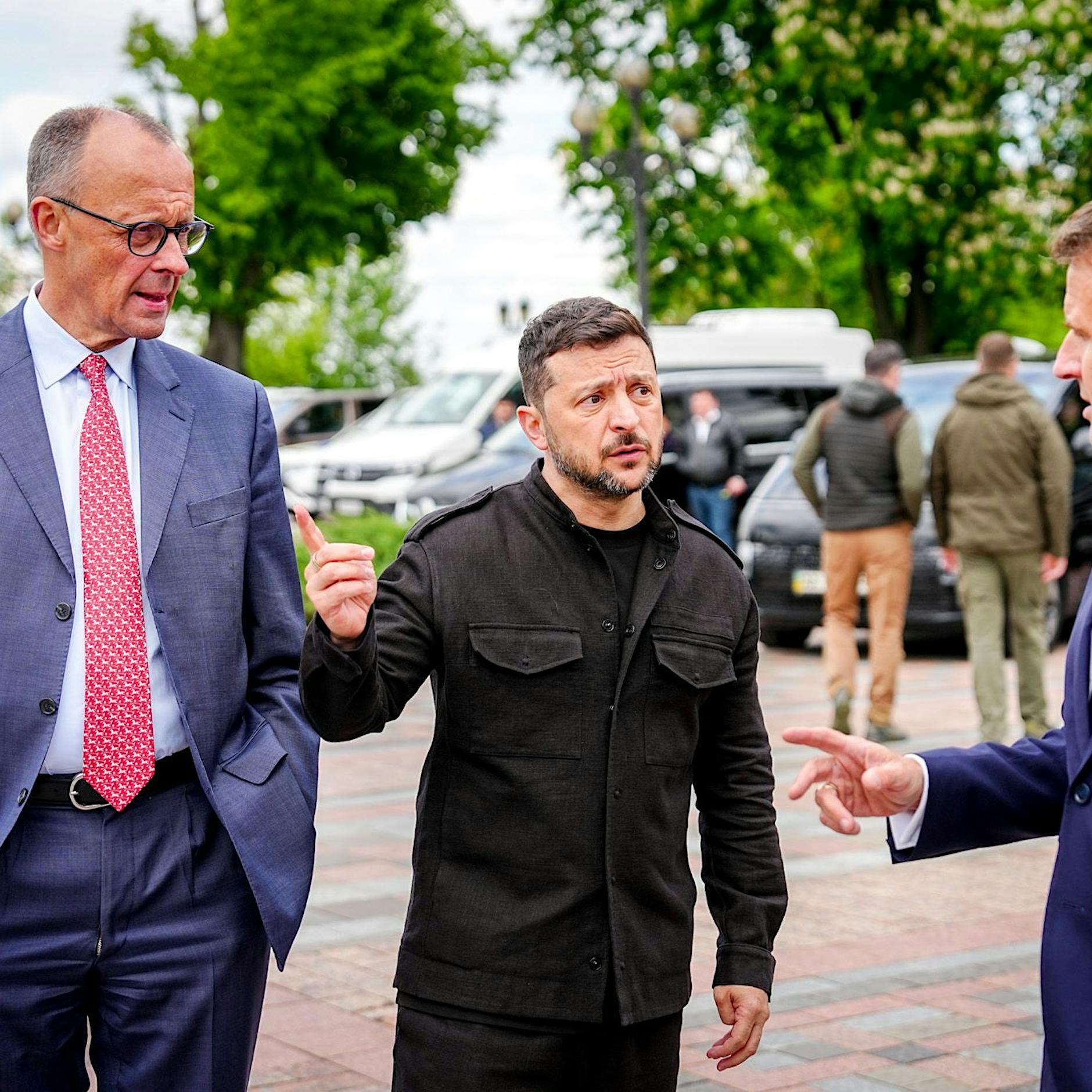 Kanzler Merz in der Ukraine: Außenpolitischer Kurswechsel nach dem Zögern von Olaf Scholz