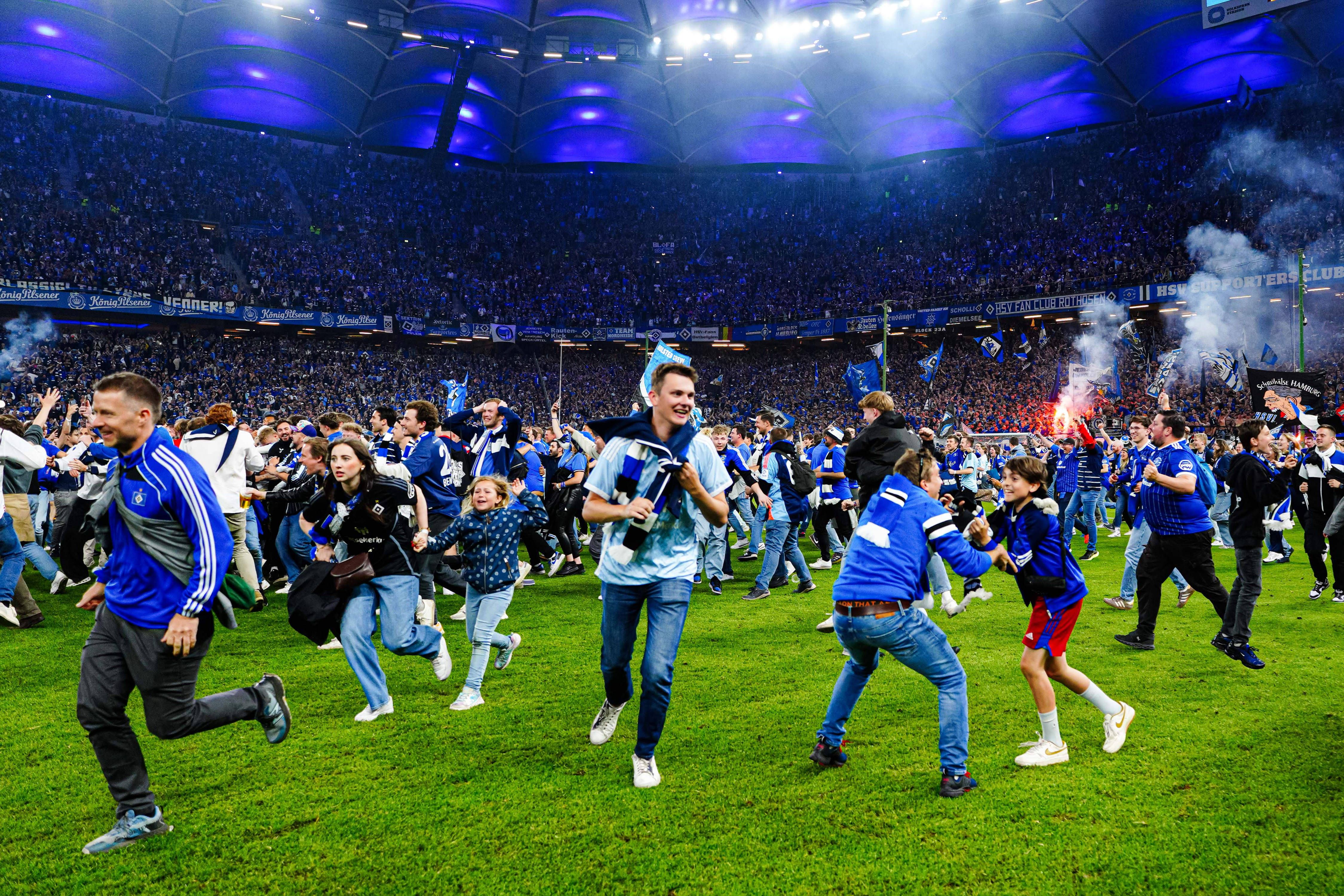 Platzsturm nach HSV-Aufstieg: Mehrere Fans schwerverletzt