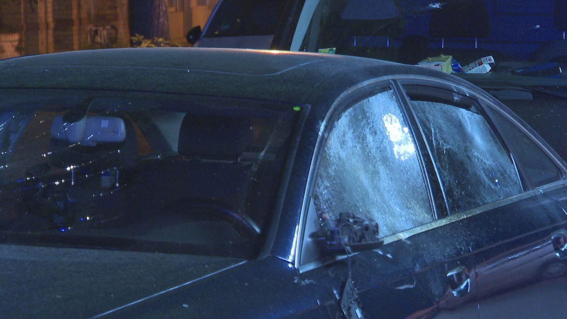 Gewalt in Berlin! Schüsse, Steine: 30 Personen greifen Audi auf der Straße an