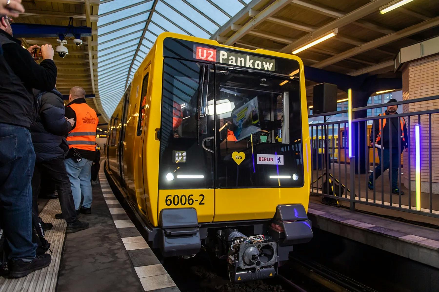 So sehen die neuen U-Bahn-Züge der Kleinprofilreihe aus. Ab September sollen die ersten Fahrzeuge bei der BVG rollen.