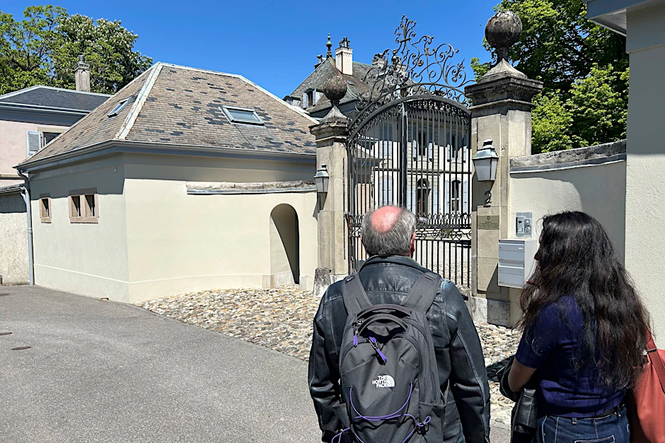 Reporter vor der Residenz des Schweizer Botschafters bei den Vereinten Nationen, wo Gespräche zwischen dem US-Finanzminister und hochrangigen chinesischen Beamten stattfinden.