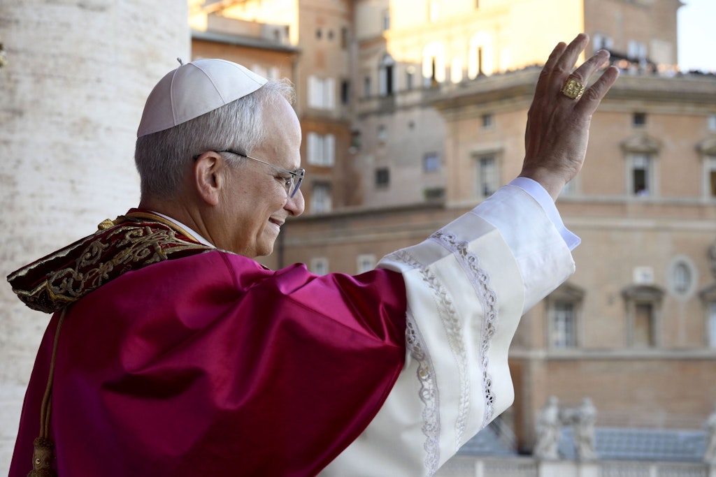 Video of Pope Leo XIV at baseball game goes viral