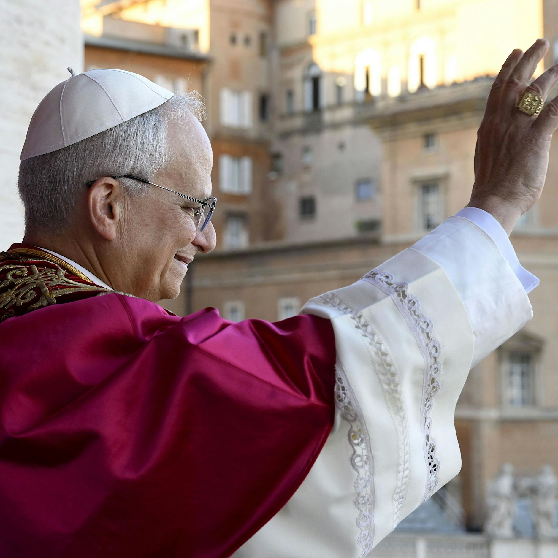 Video von Papst Leo XIV. bei Baseballspiel geht viral