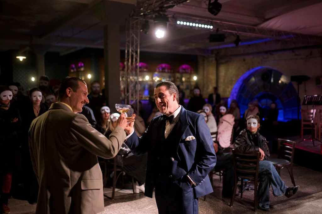 Görlitz bejubelt sein neues Theaterwunder: „Der große Gatsby“ in einer alten Fabrik