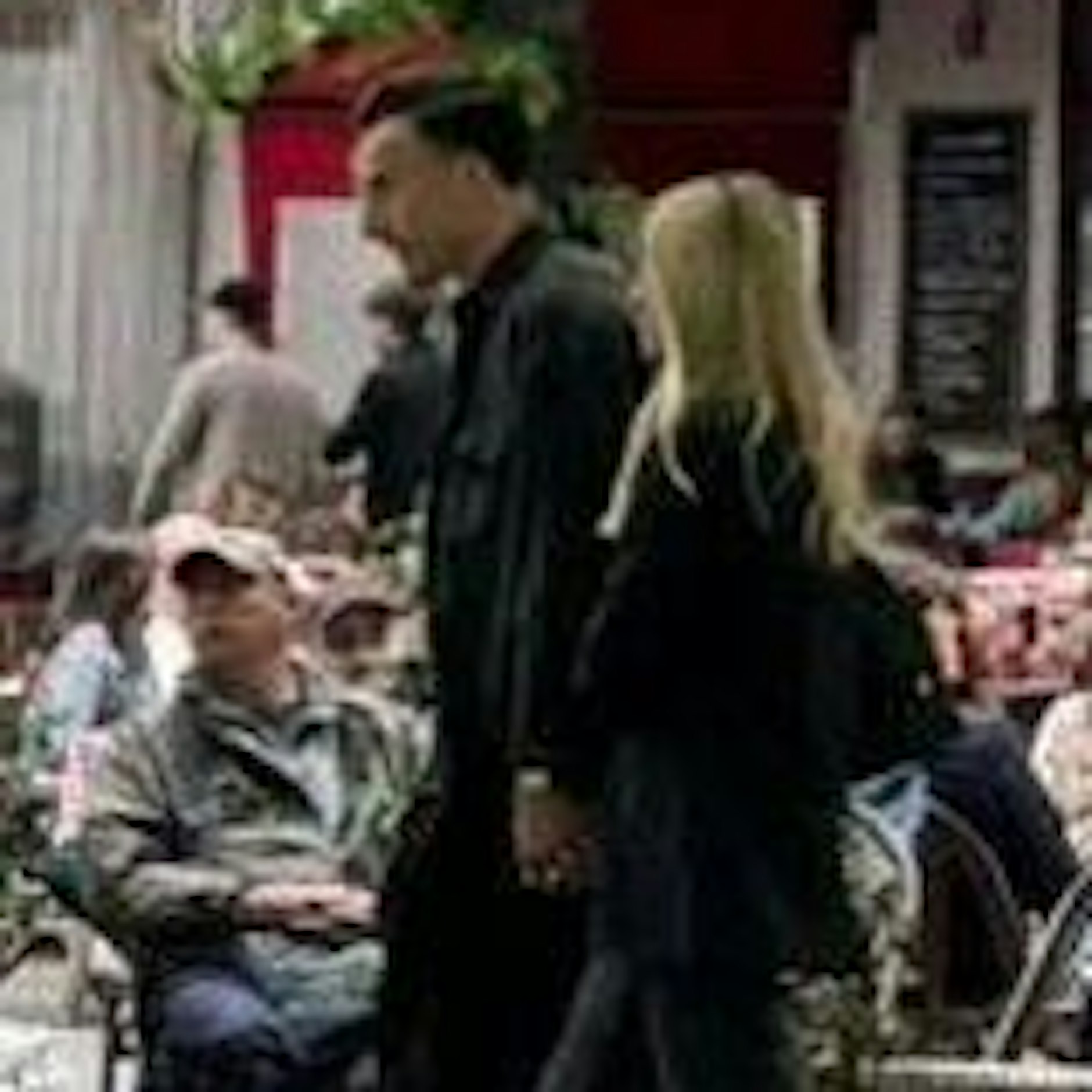 Ein Schnappschuss, der für ein Gerücht sorgt: Haris Tabakovic mit Frau Sabina beim Shoppen am Ku'damm