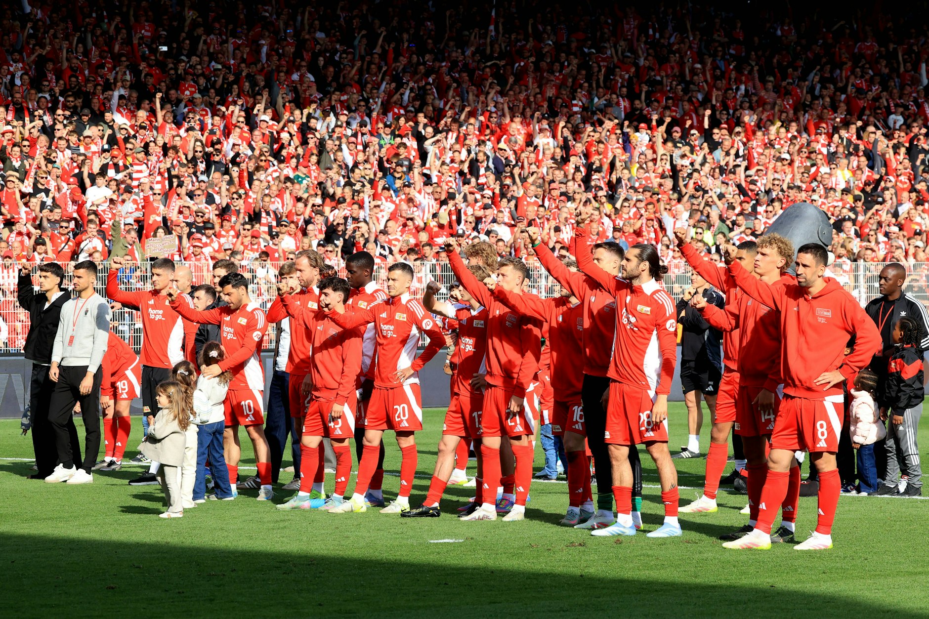Die Spieler des 1. FC Union blamieren sich im letzten Heimspiel gegen Heidenheim, doch die tollen Fans nahmen es nicht krumm.