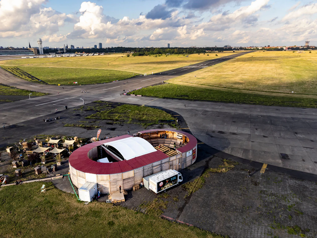 Theater auf dem Tempelhofer Feld: Kampf gegen Bürokratie und Bräsigkeit