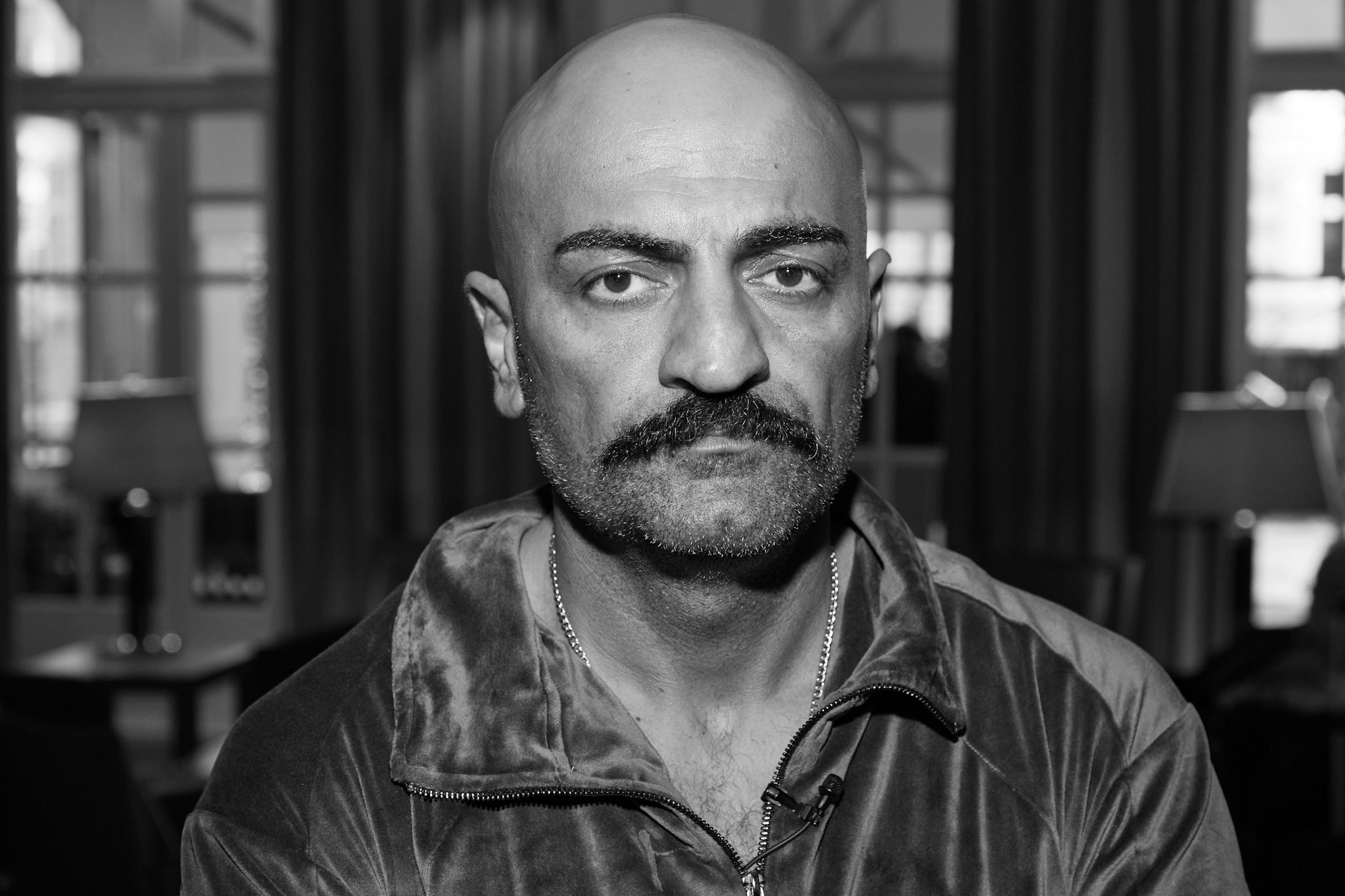 Giwar Hajabi alias Xatar im Foyer eines Hotels. Um seinen Tod ranken sich viele Spekulationen.