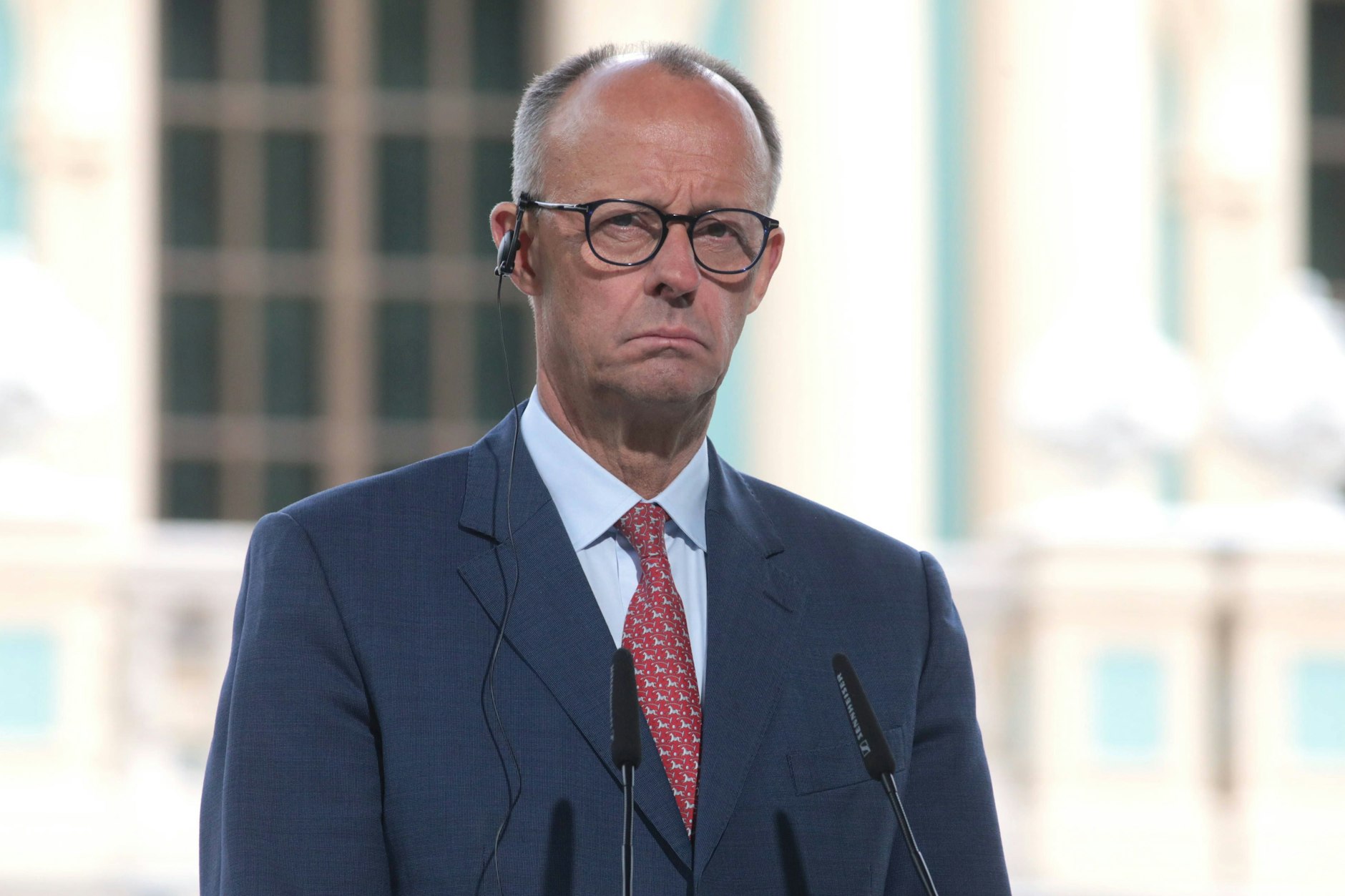 Bundeskanzler Friedrich Merz (CDU) während einer Pressekonferenz in der Ukraine