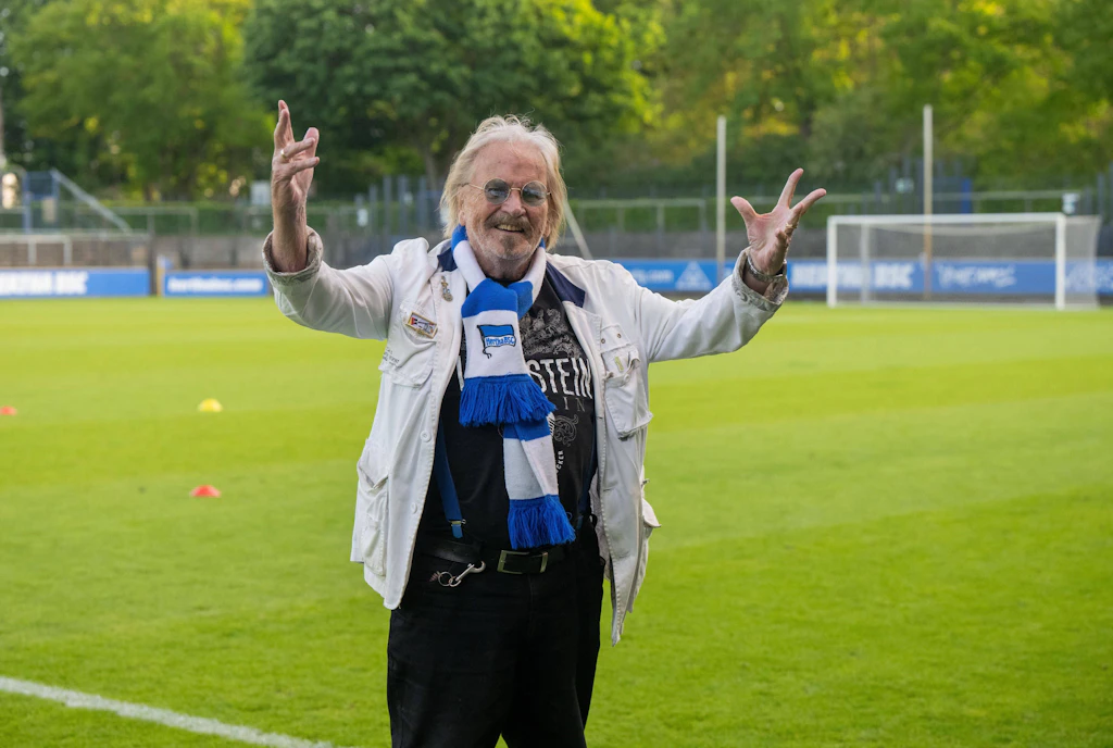 Hoppla, Hertha BSC: Gender-Gleichstellung jetzt auch in der Hymne!